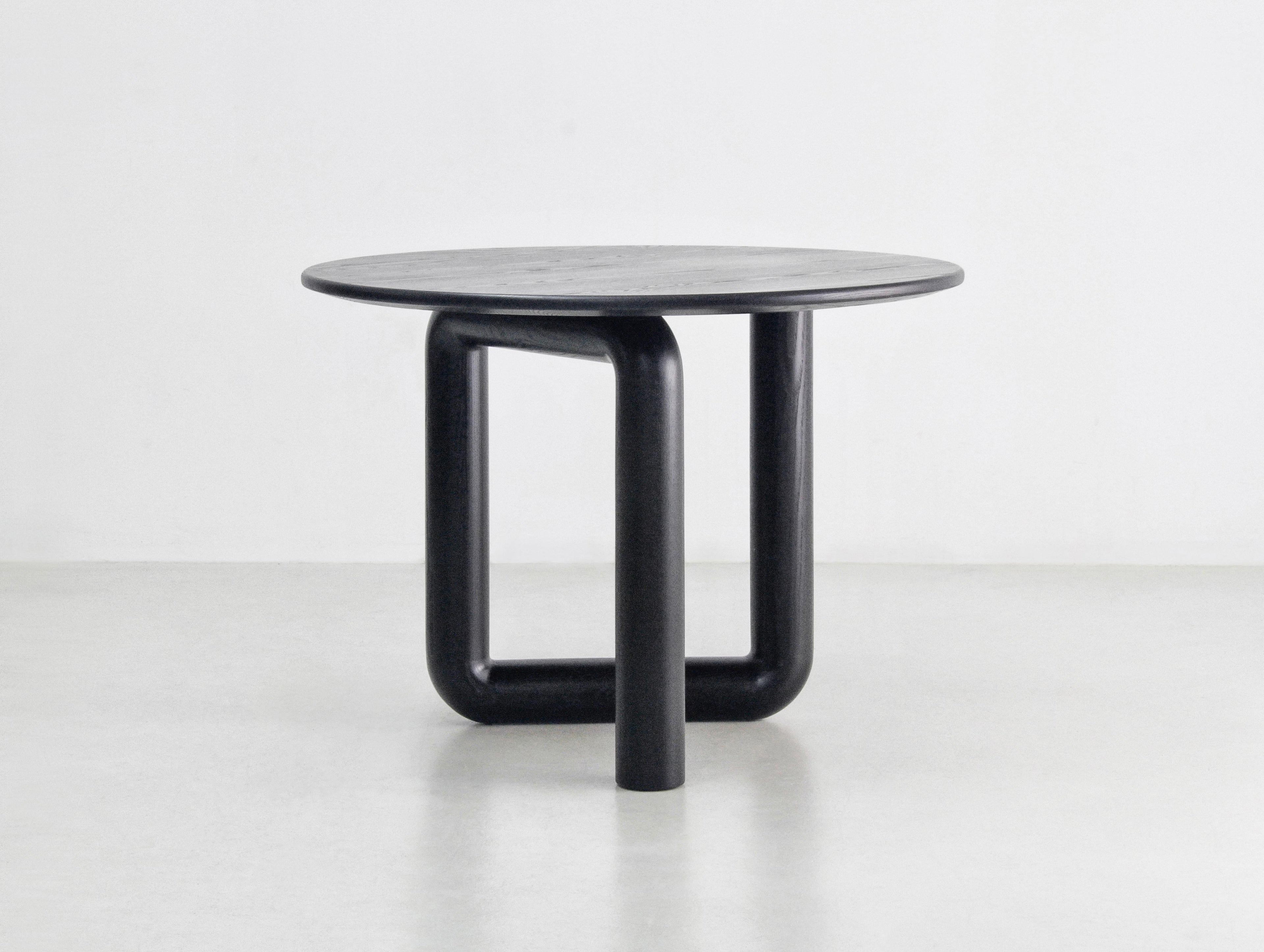 https://a.1stdibscdn.com/round-dining-table-in-ebonized-ash-by-objects-ideas-for-sale-picture-4/f_37133/1589161166308/Mono_Table_4_master.jpg