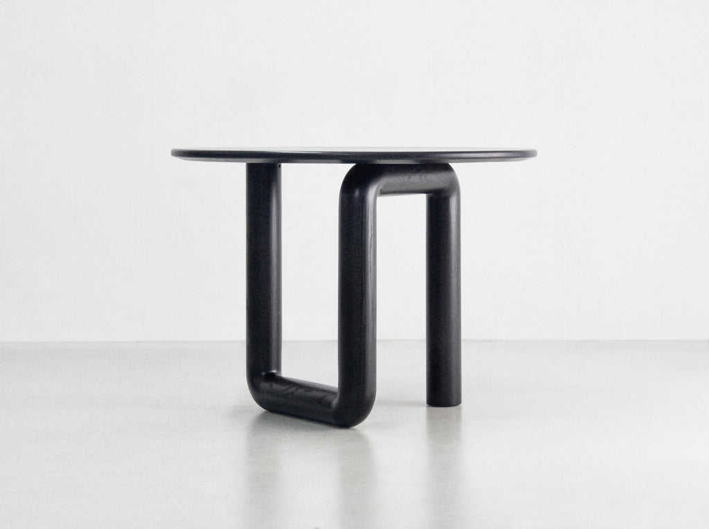 https://a.1stdibscdn.com/round-dining-table-in-ebonized-ash-by-objects-ideas-for-sale-picture-5/f_37133/1589161173101/Mono_Table_Ash1_master.jpg