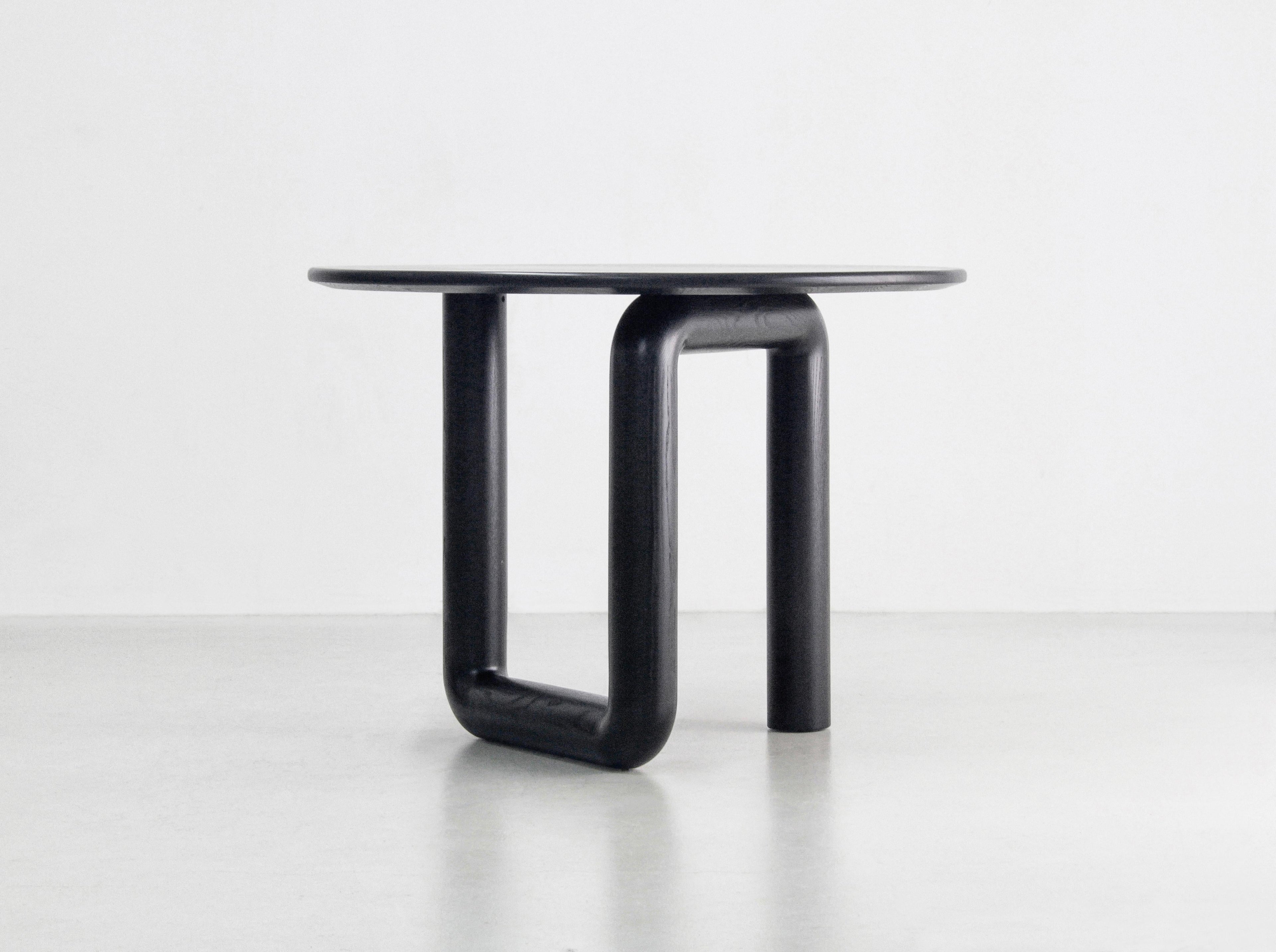 https://a.1stdibscdn.com/round-dining-table-in-ebonized-ash-by-objects-ideas-for-sale-picture-5/f_37133/1589161173101/Mono_Table_Ash1_master.jpg