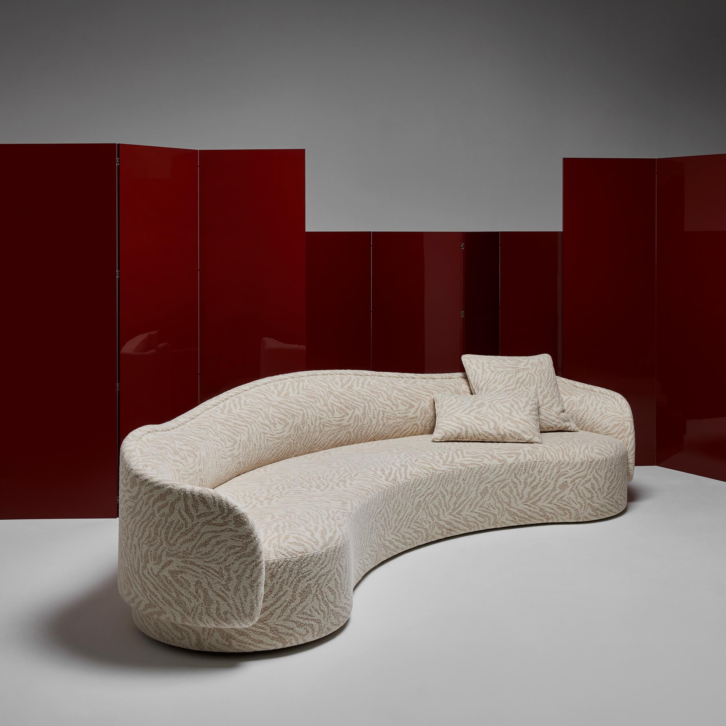 https://a.1stdibscdn.com/pia-curved-sofa-for-sale-picture-4/f_107502/f_482442121767950540188/Monologue_London_Collection_Particuliere_PIA_Sofa_Christophe_Delcourt_Ph_Francis_Amiand_01_master.jpg