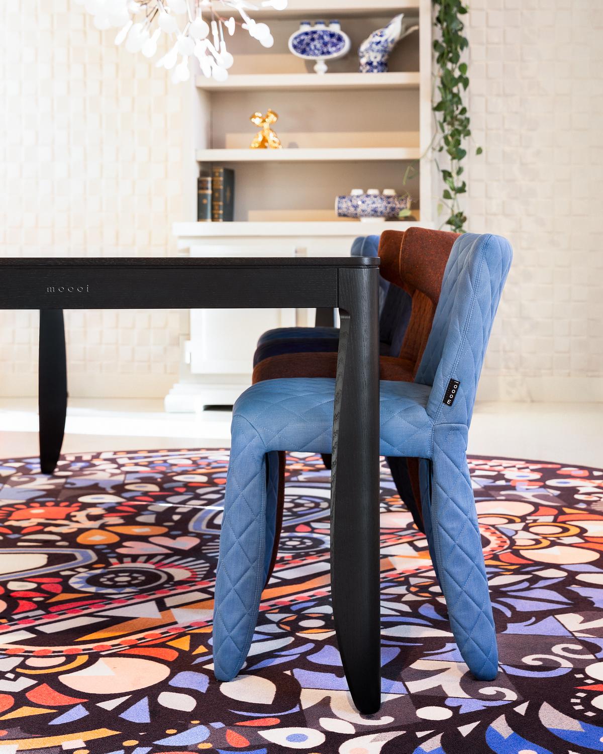 https://a.1stdibscdn.com/moooi-monster-diamond-chair-with-arms-in-black-upholstery-for-sale-picture-4/22569652/f_271122121643366347684/Monster_Chair_1_5__master.jpg