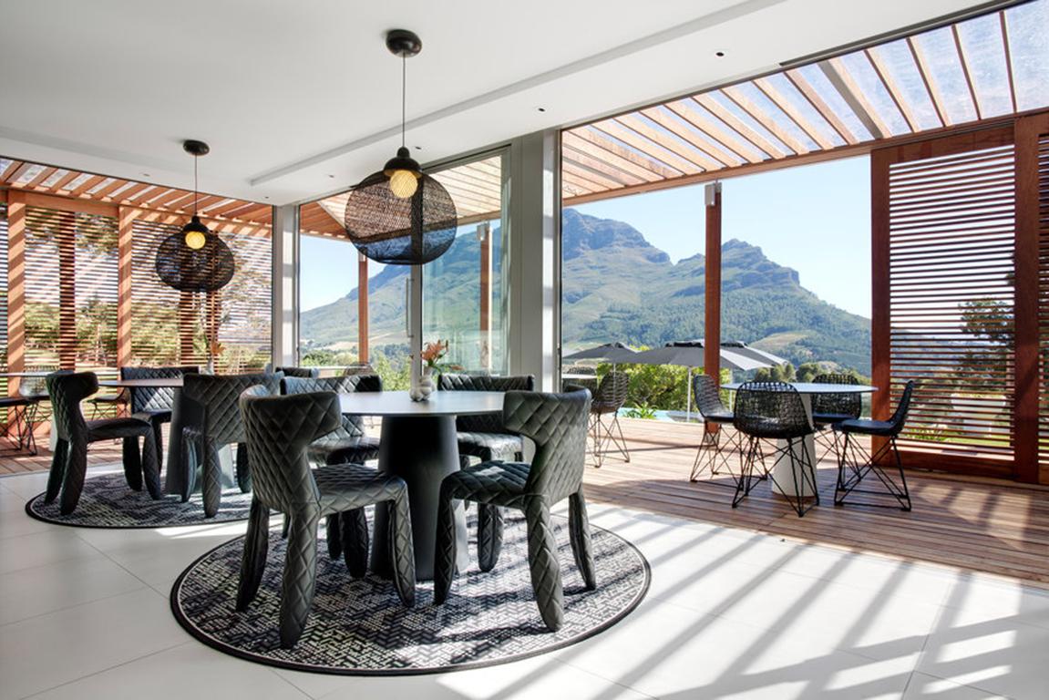 https://a.1stdibscdn.com/moooi-monster-diamond-chair-with-arms-in-black-upholstery-for-sale-picture-8/22569652/f_271122121643366362722/Monster_Chair_5_5__master.jpg