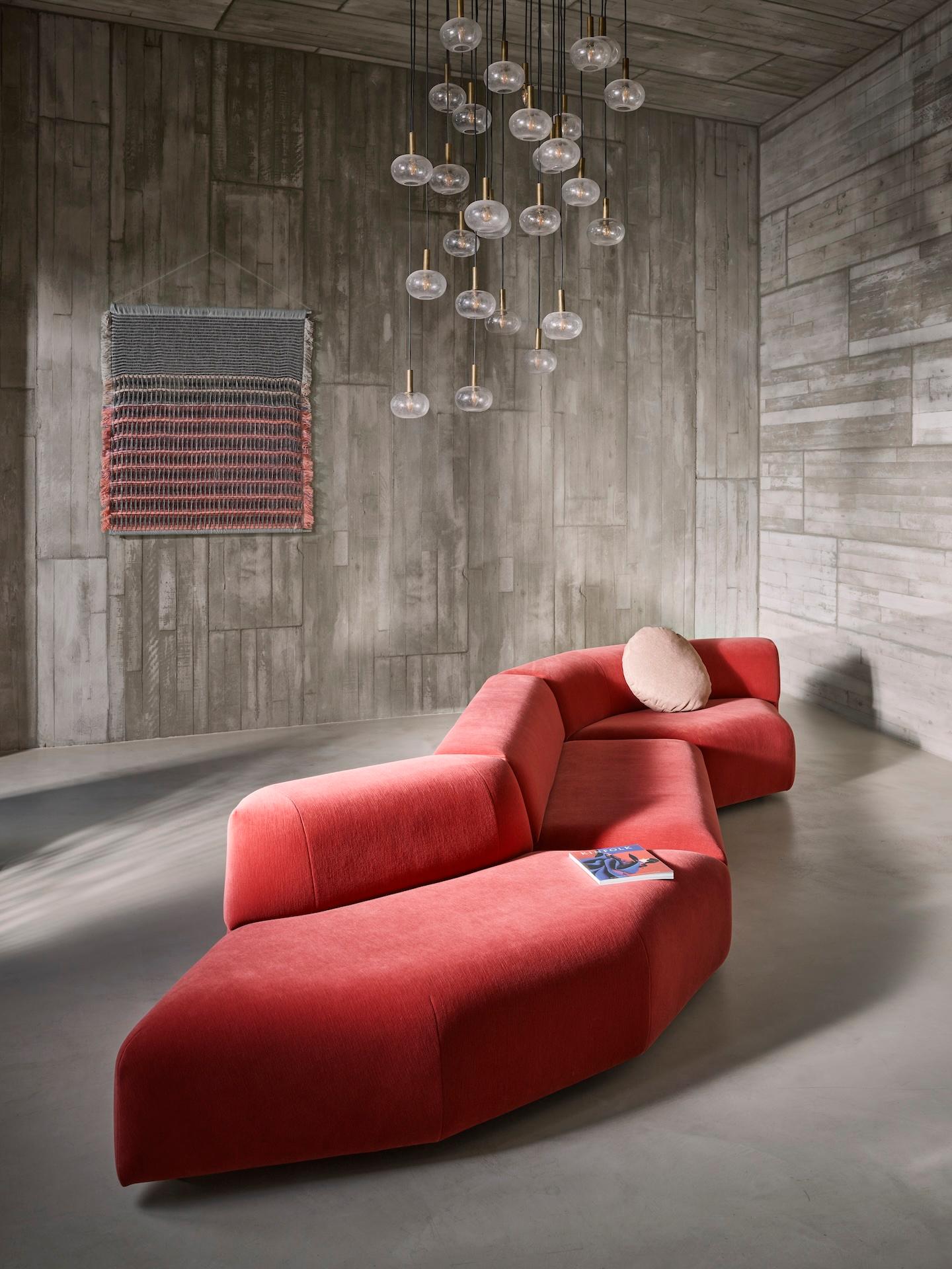 https://a.1stdibscdn.com/customizable-montis-aztec-sofa-by-gerard-van-den-berg-for-sale-picture-6/f_44652/f_419806321729541119106/Montis_Haarlem_JvdS_AztecXL_gentle_2573_2132622_HR_master.jpeg