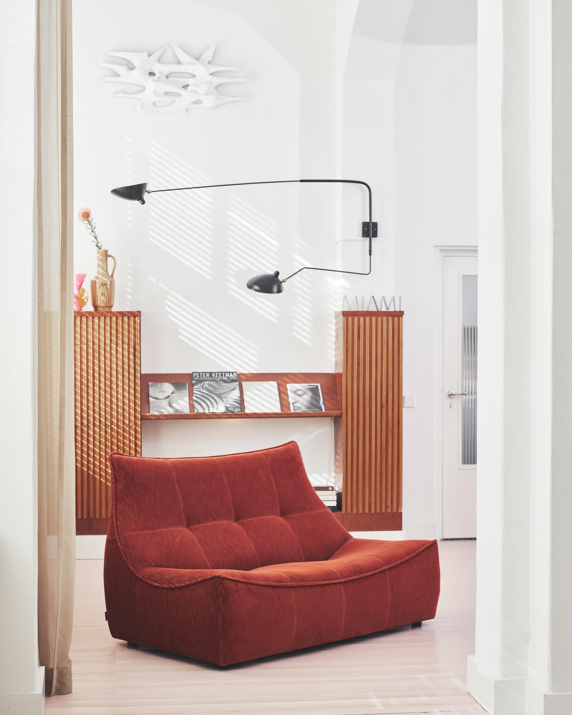 https://a.1stdibscdn.com/customizable-montis-florence-2-seater-sofa-by-gerard-van-den-berg-for-sale-picture-4/f_44652/f_417209321727812737351/Montis_Ijmuiden_JeroenvdSpek_Florence_Strada74_073_HR_master.jpeg