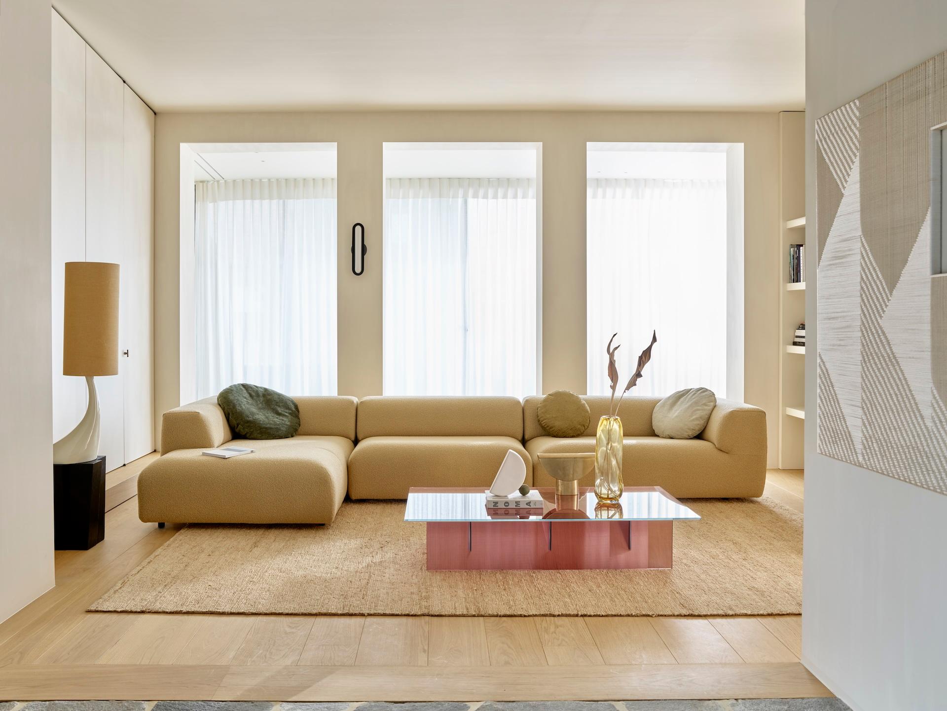 https://a.1stdibscdn.com/customizable-montis-aztec-sofa-by-gerard-van-den-berg-for-sale-picture-8/f_44652/f_419805421729540905066/Montis_Leuven_JvdS_AztecXL_Baru_0330_Perry_pink_32805_HR_master.jpeg