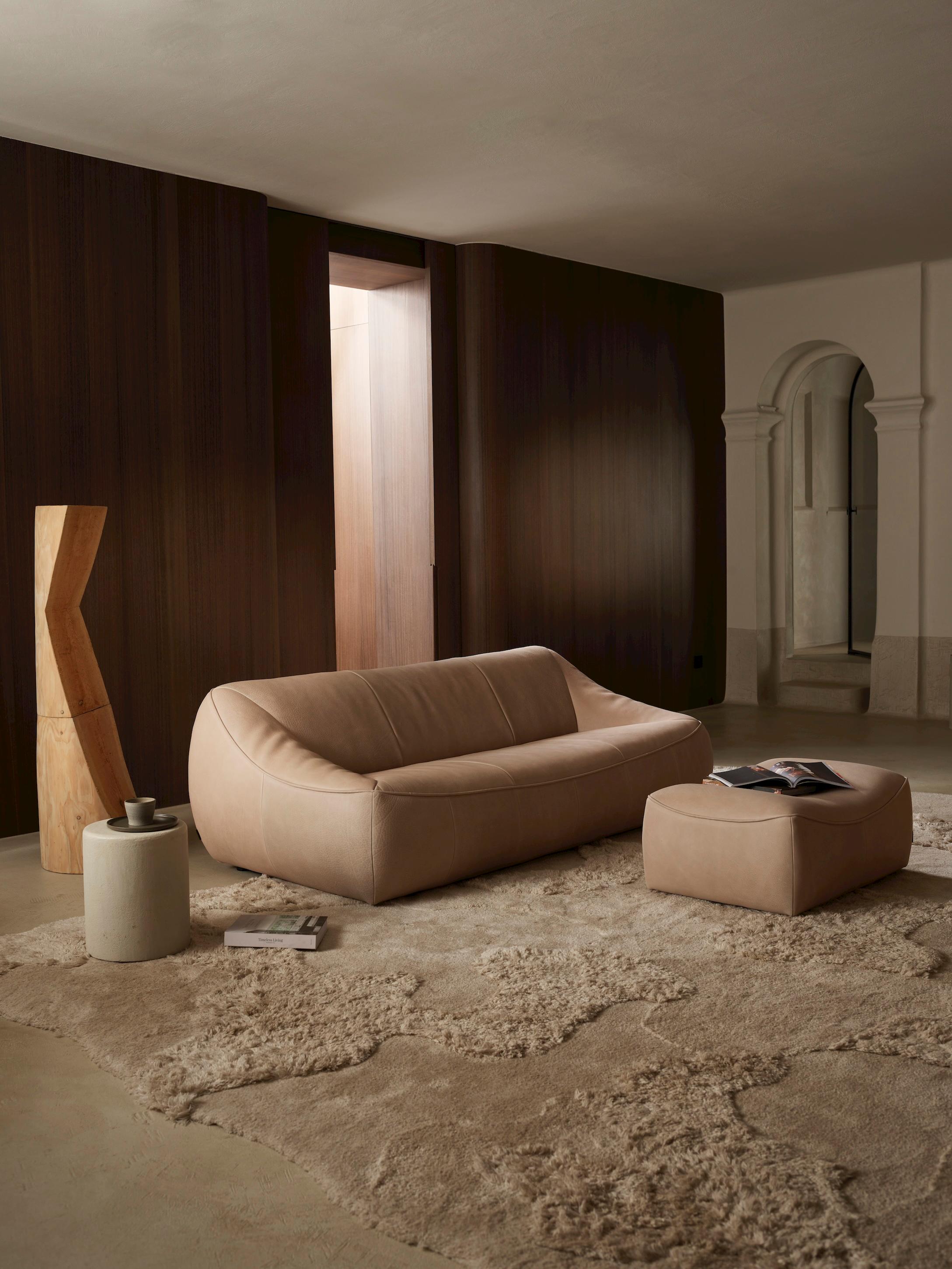 https://a.1stdibscdn.com/customizable-montis-ringo-sofa-by-gerard-van-den-berg-for-sale-picture-3/f_44652/f_417205921727811219747/Montis_Turnhout_158461_Ringo_3z_pergament_HR_master.jpeg