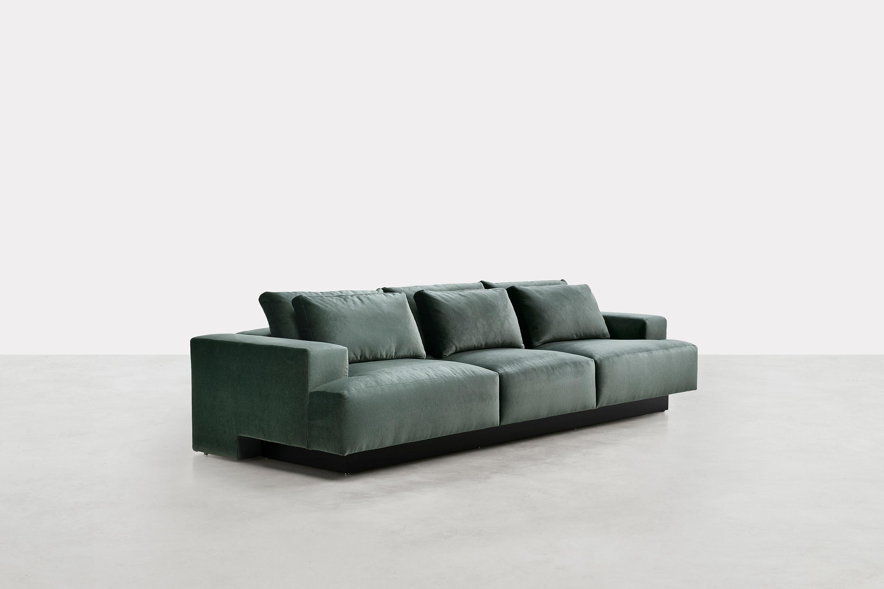 https://a.1stdibscdn.com/lambert-square-soft-sofa-in-fabric-dainelli-studio-for-somaschini-italy-for-sale-picture-2/f_97422/f_400785721717752742468/Morrison_sofa_3_4_new_master.jpg