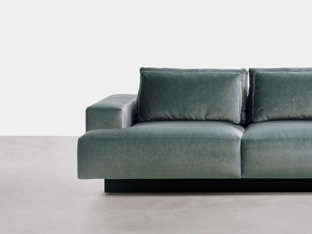 https://a.1stdibscdn.com/lambert-square-soft-sofa-in-fabric-dainelli-studio-for-somaschini-italy-for-sale-picture-4/f_97422/f_400785721717752739191/Morrison_sofa_detail2_master.jpg