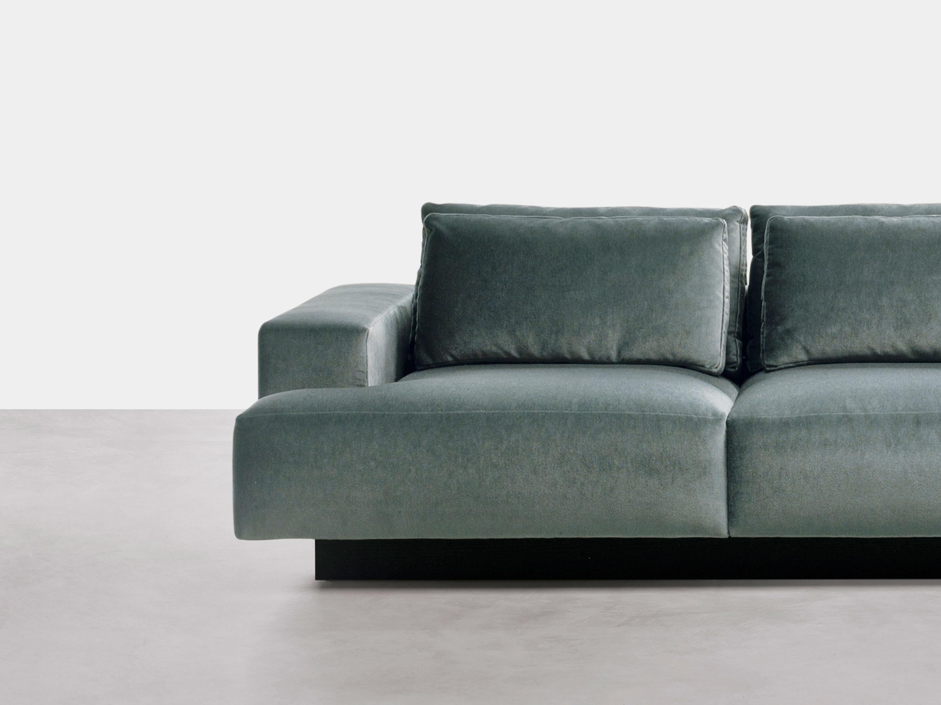 https://a.1stdibscdn.com/lambert-square-soft-sofa-in-fabric-dainelli-studio-for-somaschini-italy-for-sale-picture-4/f_97422/f_400785721717752739191/Morrison_sofa_detail2_master.jpg