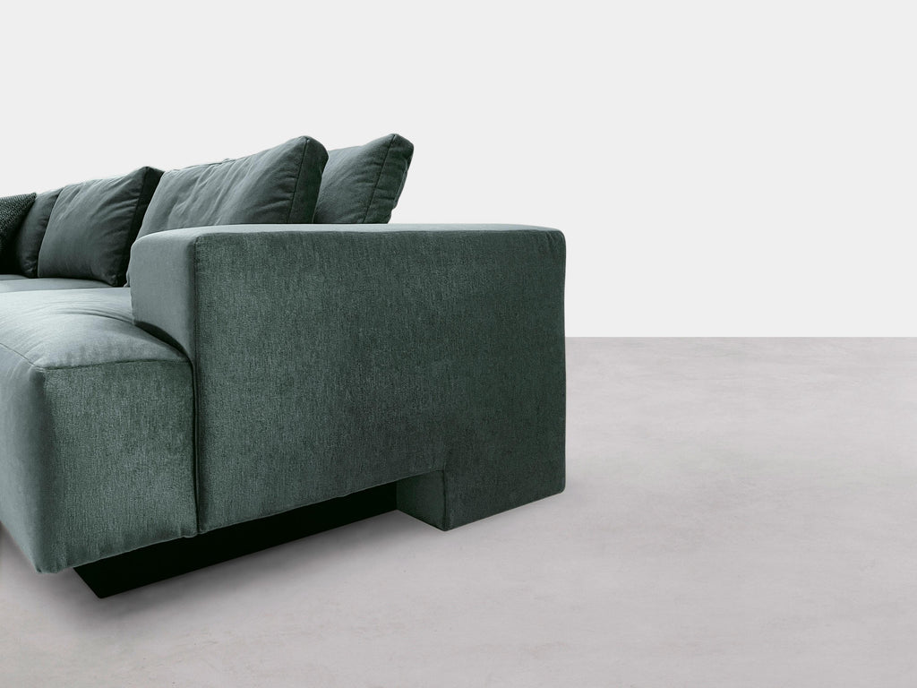 https://a.1stdibscdn.com/morrison-3-seater-sofa-by-somaschini-for-sale-picture-4/f_12192/f_432268921737375574767/Morrison_sofa_detail_master.jpg