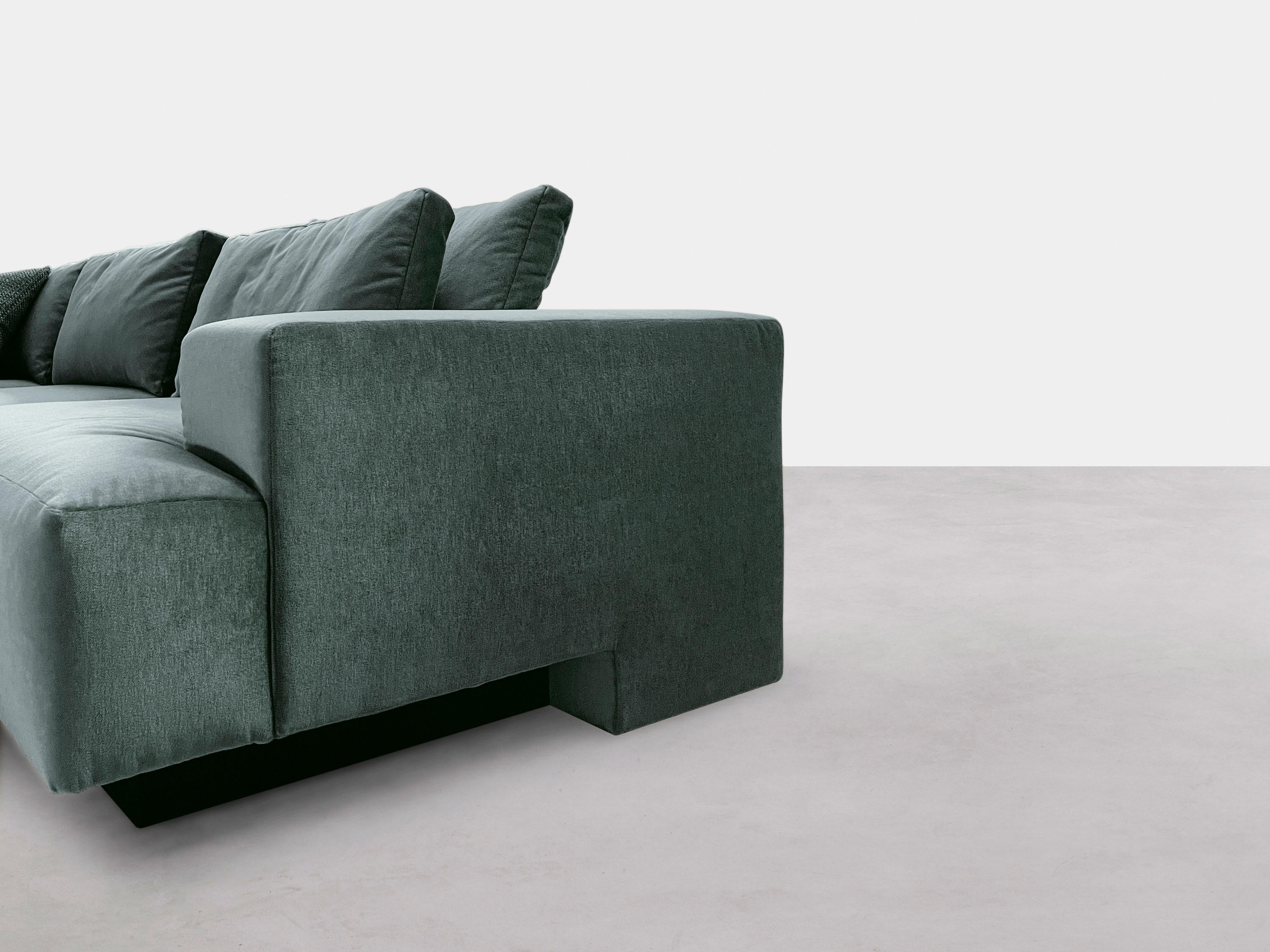 https://a.1stdibscdn.com/morrison-3-seater-sofa-by-somaschini-for-sale-picture-4/f_12192/f_432268921737375574767/Morrison_sofa_detail_master.jpg