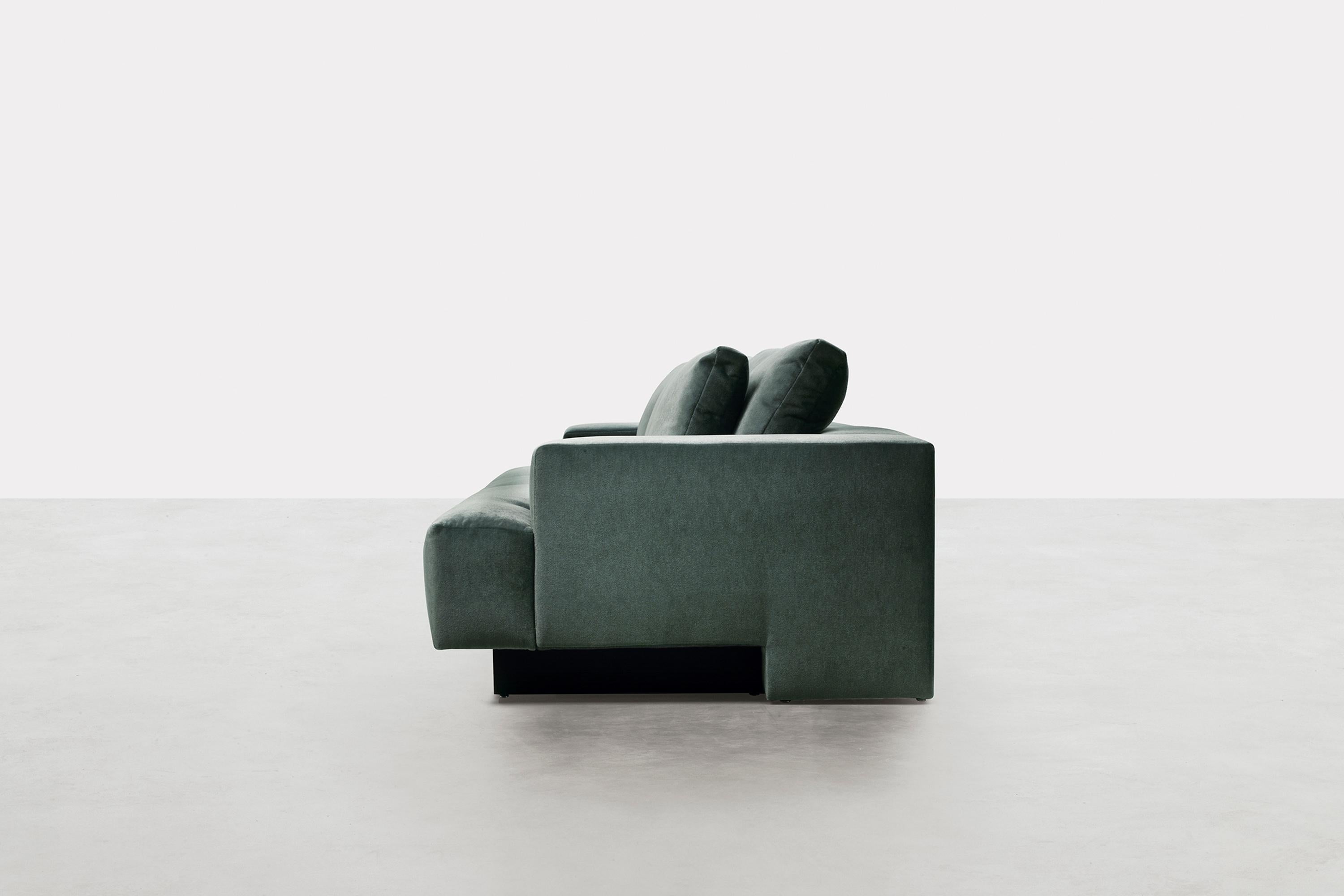 https://a.1stdibscdn.com/lambert-square-soft-sofa-in-fabric-dainelli-studio-for-somaschini-italy-for-sale-picture-3/f_97422/f_400785721717752743024/Morrison_sofa_side_new_master.jpg