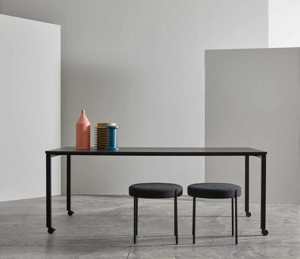 https://a.1stdibscdn.com/panton-move-dining-table-in-black-by-verner-panton-for-sale-picture-3/12330573/f_144075411555480765529/Move_black_2_master.jpg