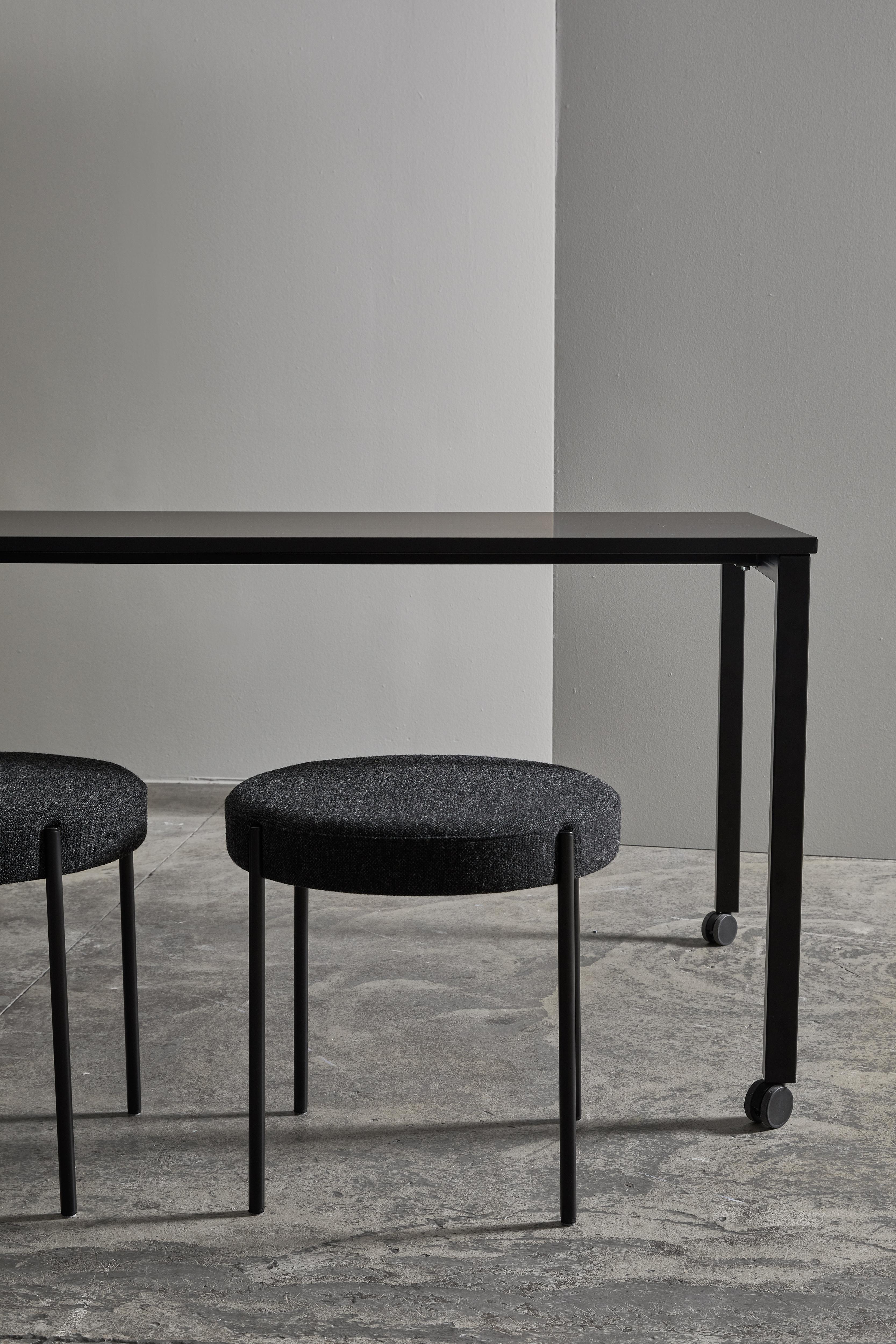 https://a.1stdibscdn.com/panton-move-dining-table-in-black-by-verner-panton-for-sale-picture-4/12330573/f_144075411555480773980/Move_black_3_master.jpg