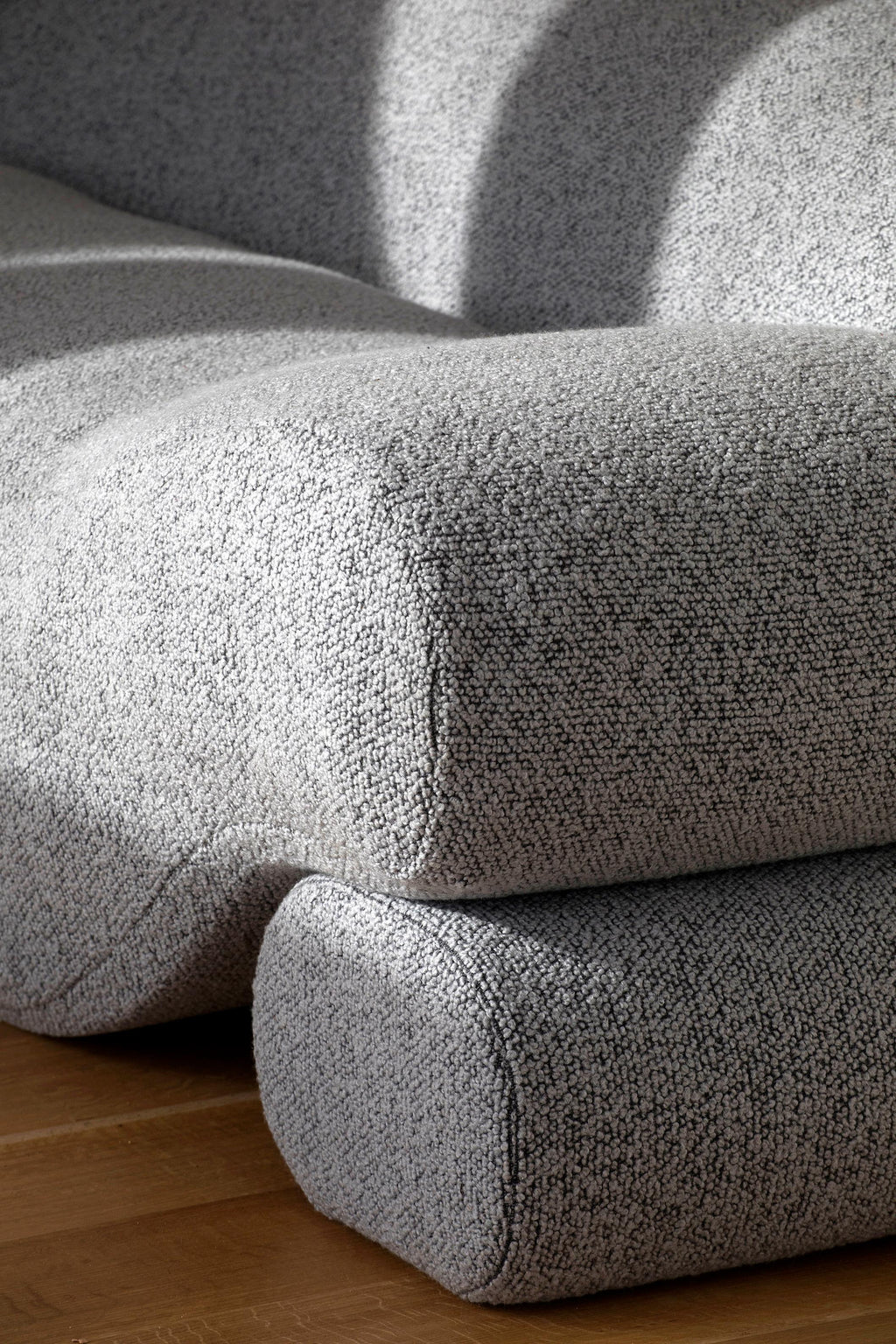 https://a.1stdibscdn.com/contemporary-eco-friendly-ergonomic-beanbag-beanie-sofa-with-integrated-daybeds-for-sale-picture-7/f_21743/f_148484921560277253409/NA_60_Low_master.jpg