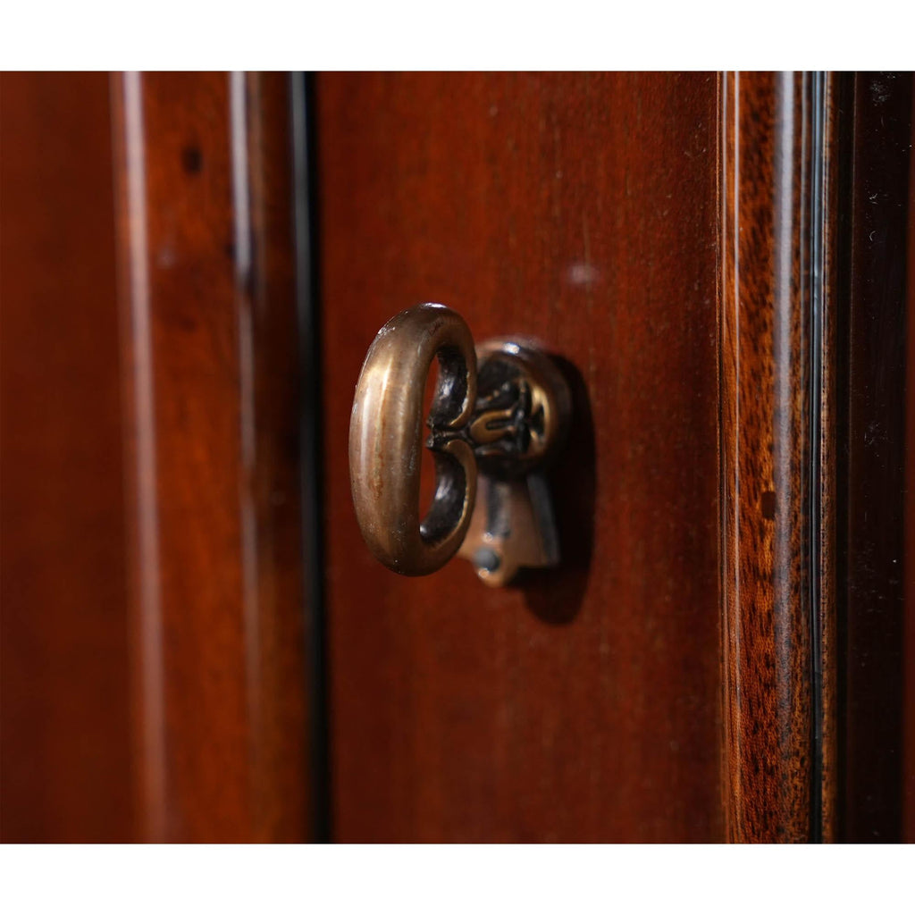 https://a.1stdibscdn.com/chippendale-mahogany-breakfront-for-sale-picture-9/f_85472/f_344149721703011874606/NDRC013_10_master.jpg