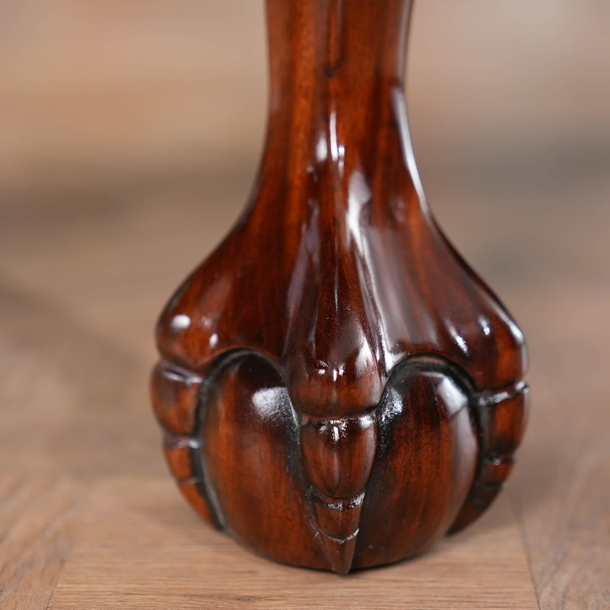https://a.1stdibscdn.com/chippendale-mahogany-breakfront-for-sale-picture-10/f_85472/f_344149721703011874592/NDRC013_11_master.jpg