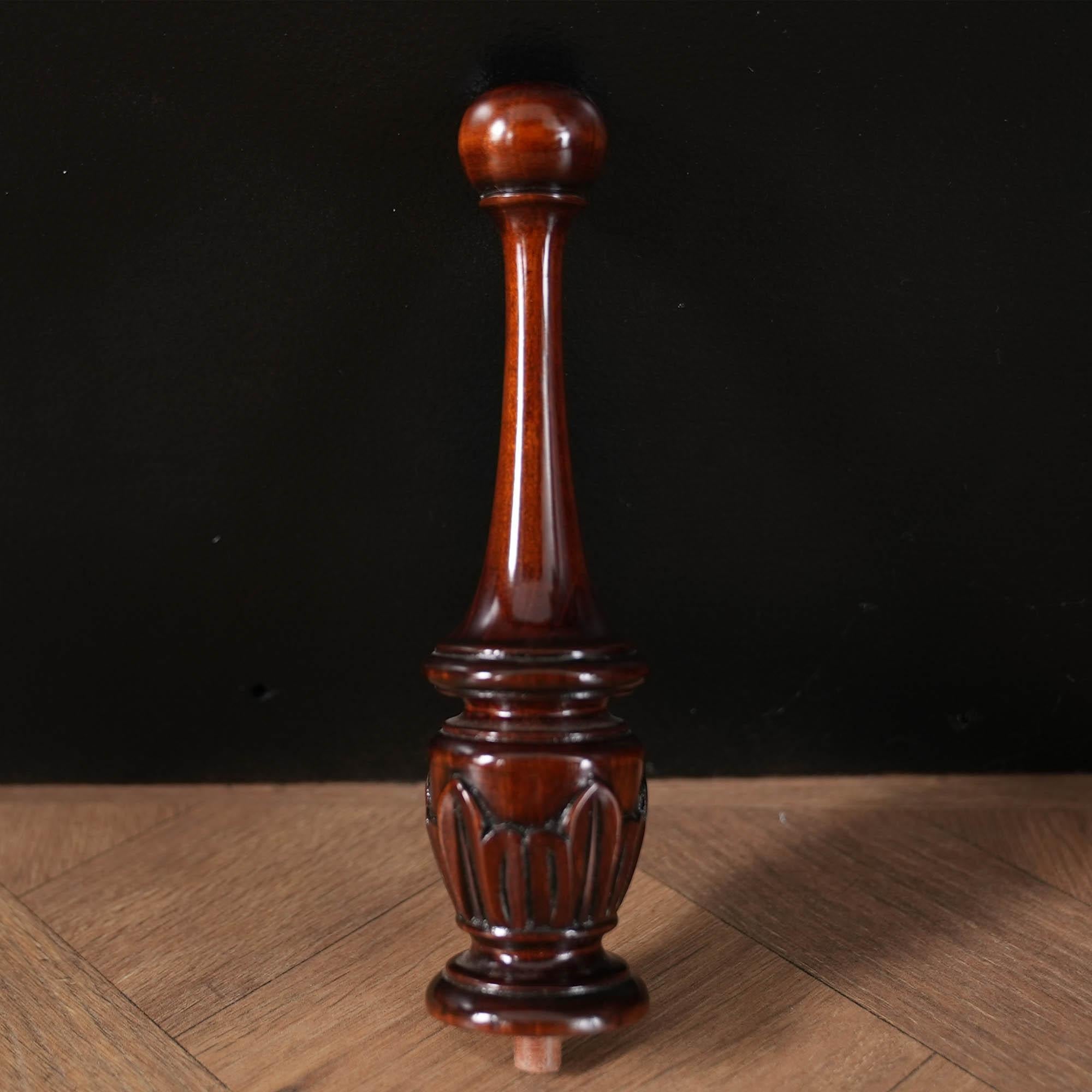 https://a.1stdibscdn.com/chippendale-mahogany-breakfront-for-sale-picture-13/f_85472/f_344149721703011874509/NDRC013_14_master.jpg