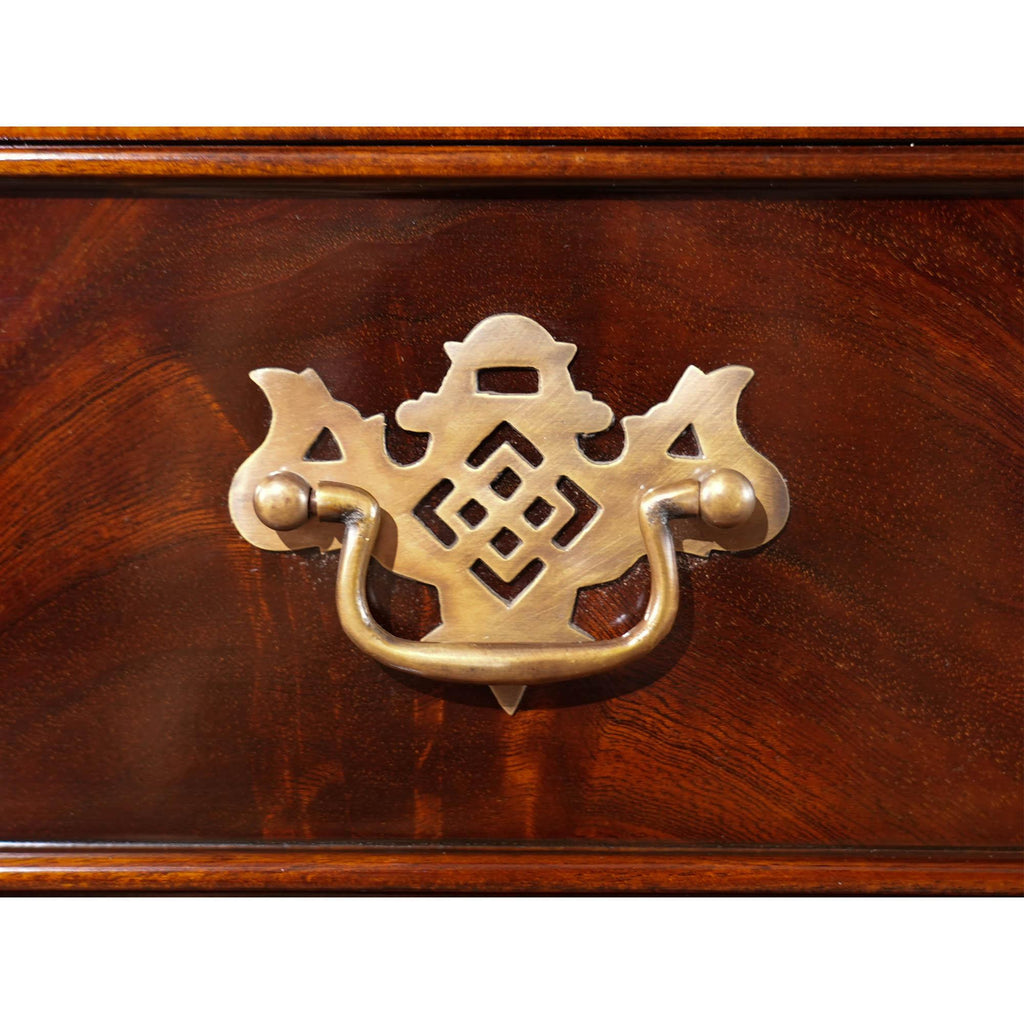 https://a.1stdibscdn.com/chippendale-mahogany-breakfront-for-sale-picture-17/f_85472/f_344149721703011876368/NDRC013_18_master.jpg