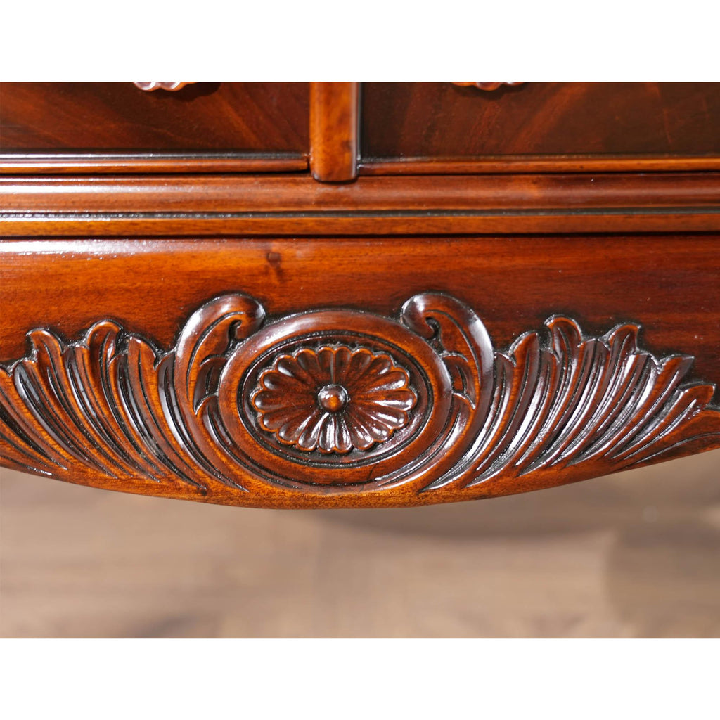 https://a.1stdibscdn.com/chippendale-mahogany-breakfront-for-sale-picture-19/f_85472/f_344149721703011951145/NDRC013_20_master.jpg