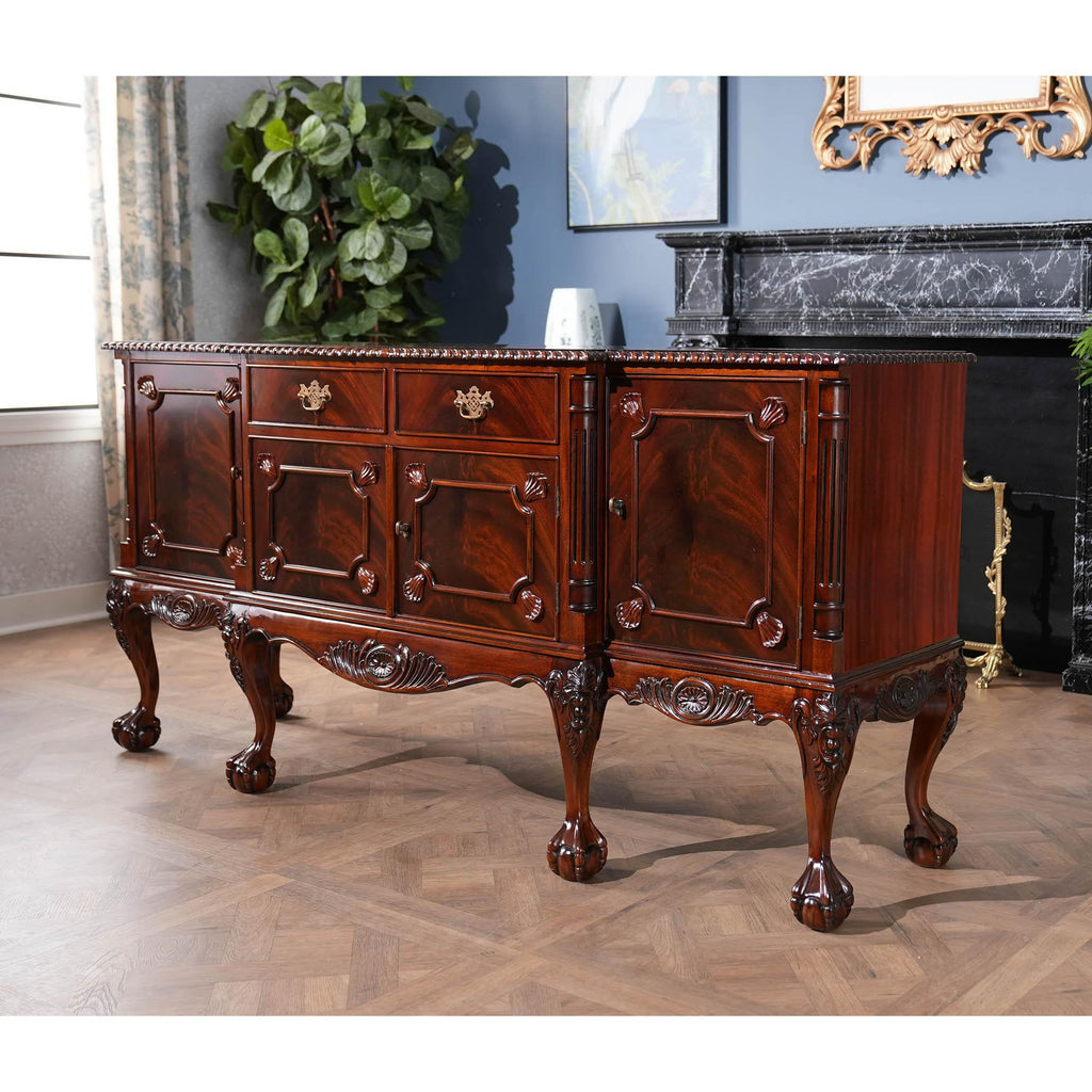 https://a.1stdibscdn.com/chippendale-mahogany-breakfront-for-sale-picture-3/f_85472/f_344149721703011873138/NDRC013_3_master.jpg