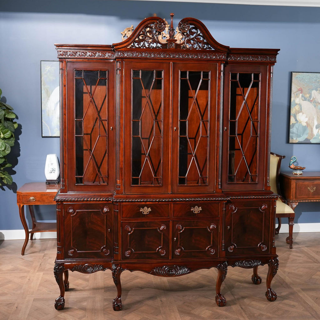 https://a.1stdibscdn.com/chippendale-mahogany-breakfront-for-sale-picture-4/f_85472/f_344149721703011873555/NDRC013_4_master.jpg