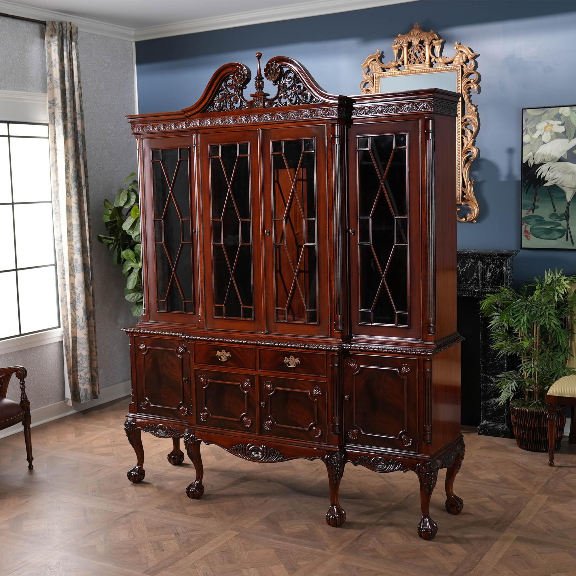 https://a.1stdibscdn.com/chippendale-mahogany-breakfront-for-sale-picture-6/f_85472/f_344149721703011873607/NDRC013_6_master.jpg