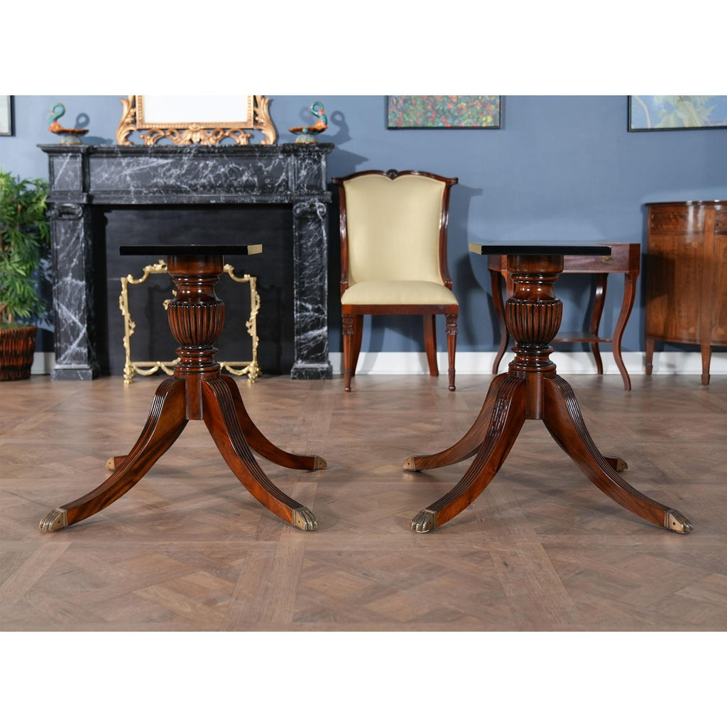 https://a.1stdibscdn.com/banded-mahogany-dining-table-for-sale-picture-2/f_85472/f_350139721741119205026/NDRT030_1_master.jpg