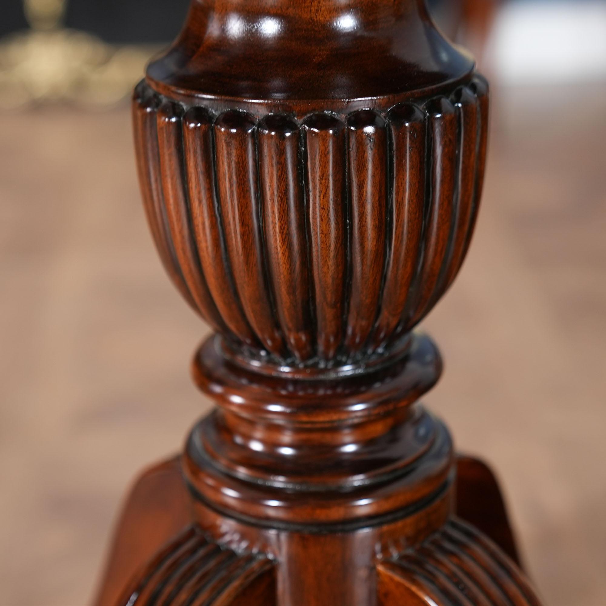 https://a.1stdibscdn.com/banded-mahogany-dining-table-for-sale-picture-4/f_85472/f_350139721741119204755/NDRT030_3_master.jpg