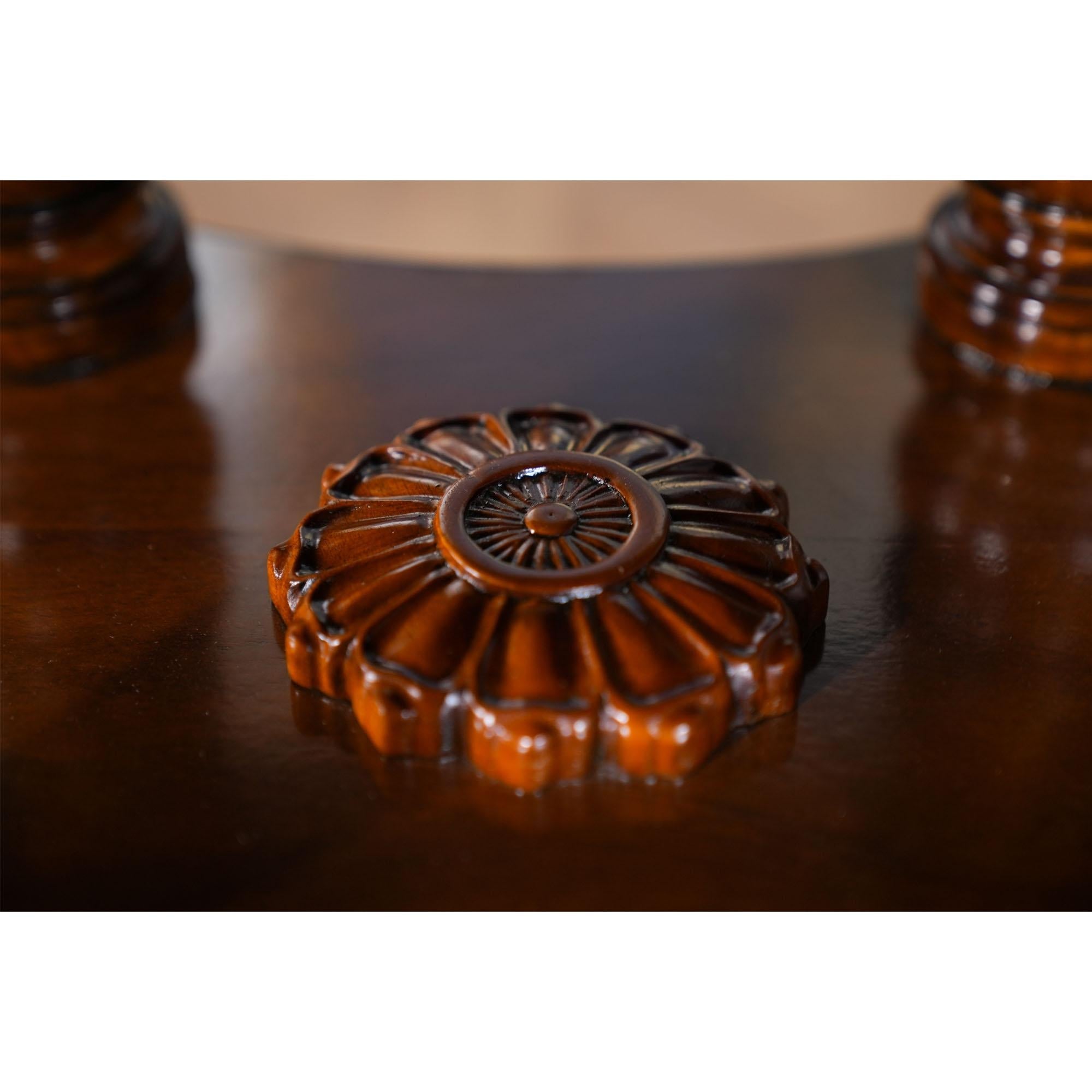 https://a.1stdibscdn.com/54-90-round-mahogany-table-for-sale-picture-7/f_85472/f_350141121741118814735/NDRT032_4_master.jpg