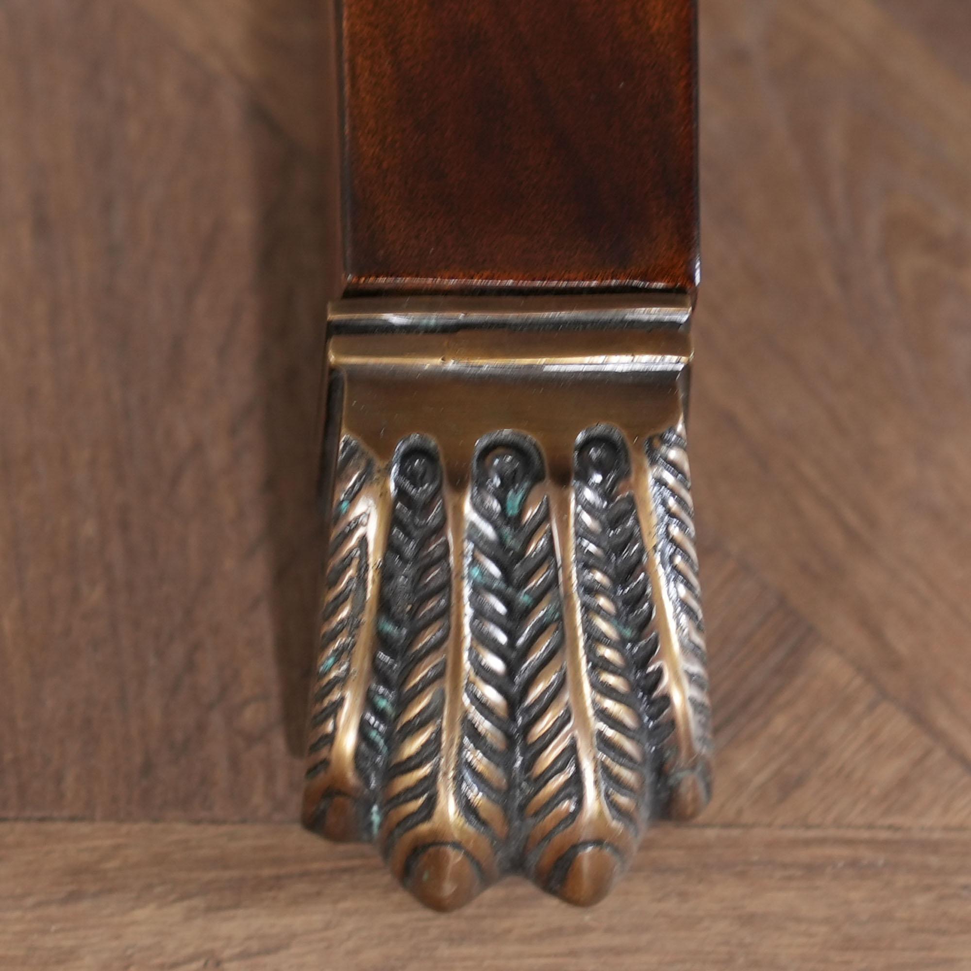 https://a.1stdibscdn.com/round-to-oval-perimeter-table-for-sale-picture-3/f_85472/f_404619821720023446810/NDRT034_2_master.jpg