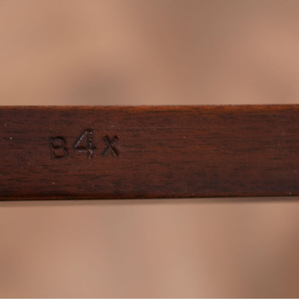https://a.1stdibscdn.com/round-to-oval-perimeter-table-for-sale-picture-6/f_85472/f_404619821720023446936/NDRT034_5_master.jpg