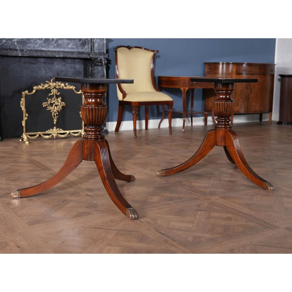 https://a.1stdibscdn.com/long-oval-mahogany-dining-table-for-sale-picture-3/f_85472/f_350306521741116696860/NDRT045_2_master.jpg
