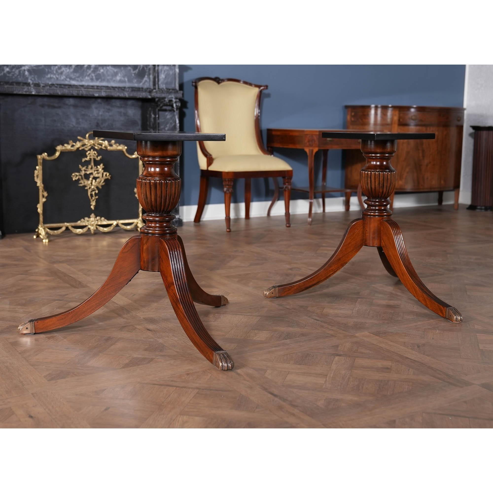 https://a.1stdibscdn.com/long-oval-mahogany-dining-table-for-sale-picture-3/f_85472/f_350306521741116696860/NDRT045_2_master.jpg