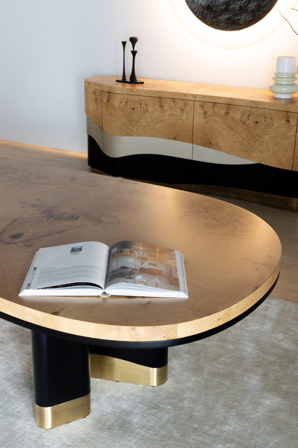 https://a.1stdibscdn.com/sistelo-10-seat-dining-table-oak-root-black-champagne-lacquer-brushed-brass-for-sale-picture-4/f_53532/f_282233721655400552279/_ND_9855_master.jpeg