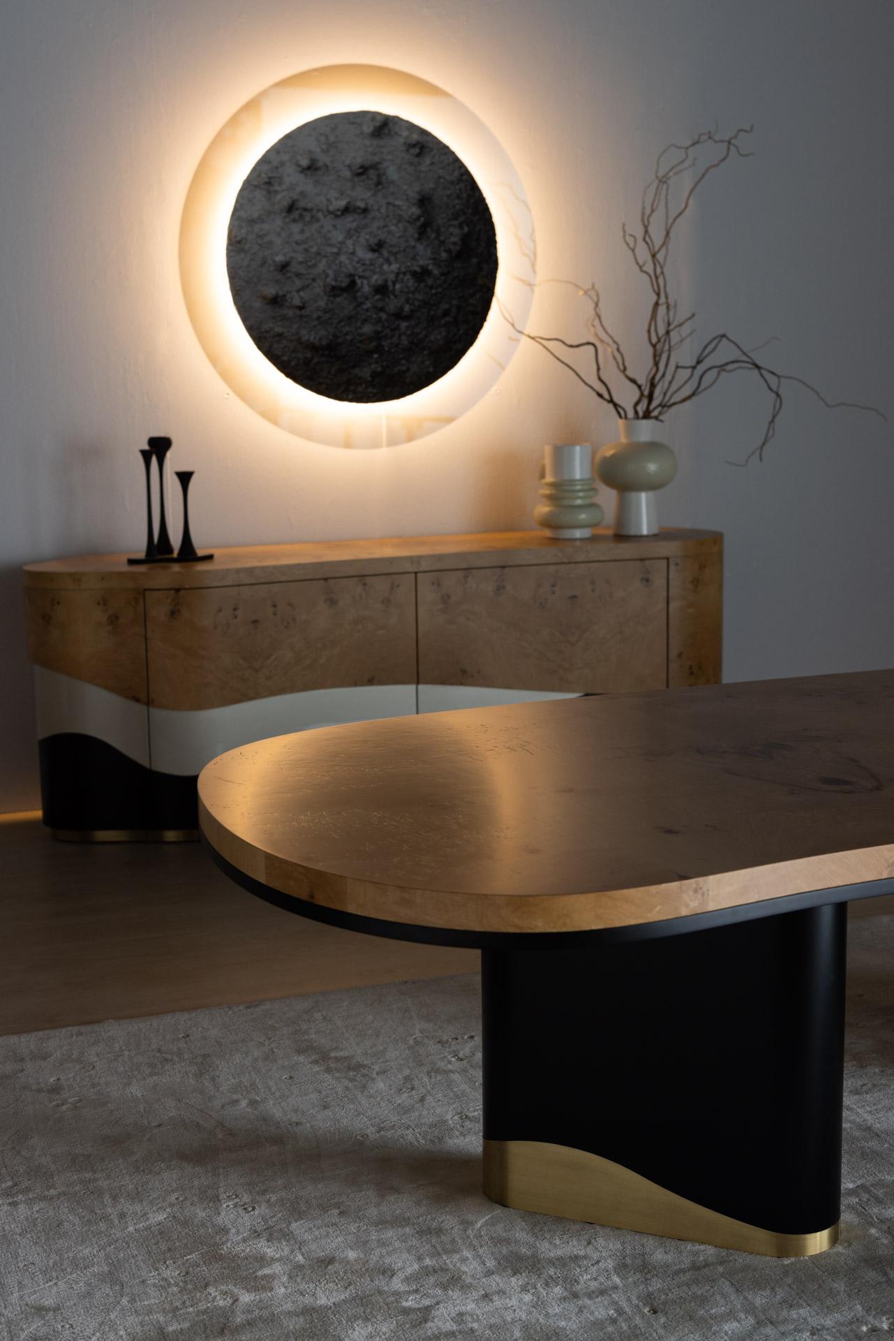 https://a.1stdibscdn.com/sistelo-10-seat-dining-table-oak-root-black-champagne-lacquer-brushed-brass-for-sale-picture-3/f_53532/f_282233721655400552036/_ND_9868_master.jpeg
