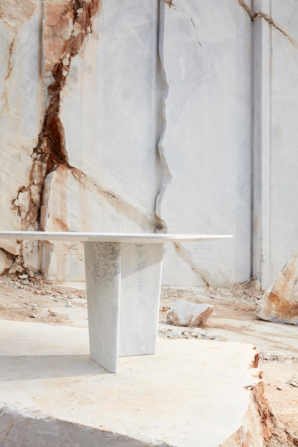 https://a.1stdibscdn.com/new-volumes-marble-wyrie-dining-table-by-nick-rennie-for-sale-picture-4/f_78752/f_323646321674457916540/NEW_VOLUMES_QUARRY_HIGH_RES_018_master.jpg