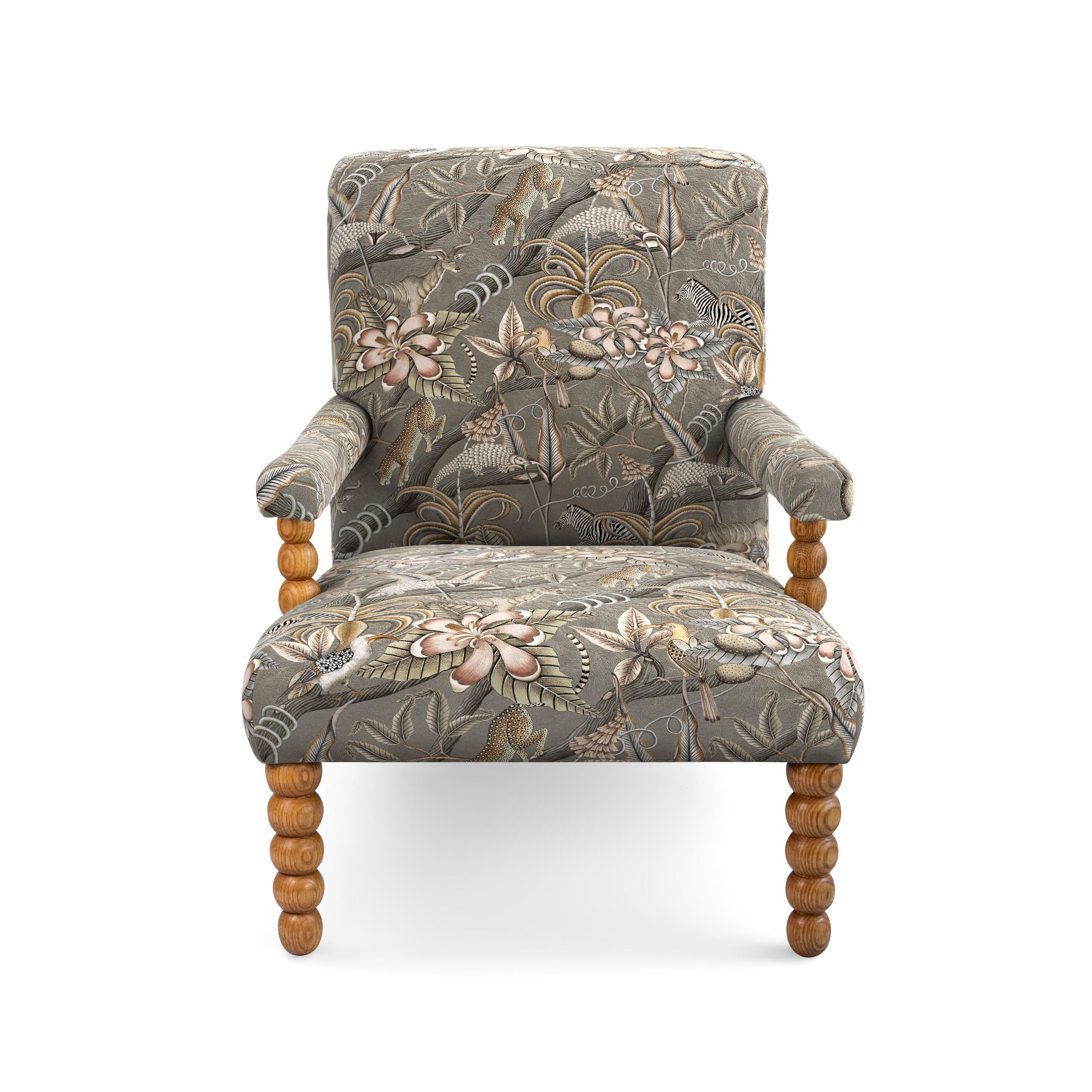 https://a.1stdibscdn.com/occasional-chair-kudu-pod-chair-pangolin-park-silver-velvet-sealed-oak-for-sale-picture-2/f_67102/f_344213021687382827830/NG_ARD_THD_KDPDCH_PPVA_SEAOAK_master.jpg