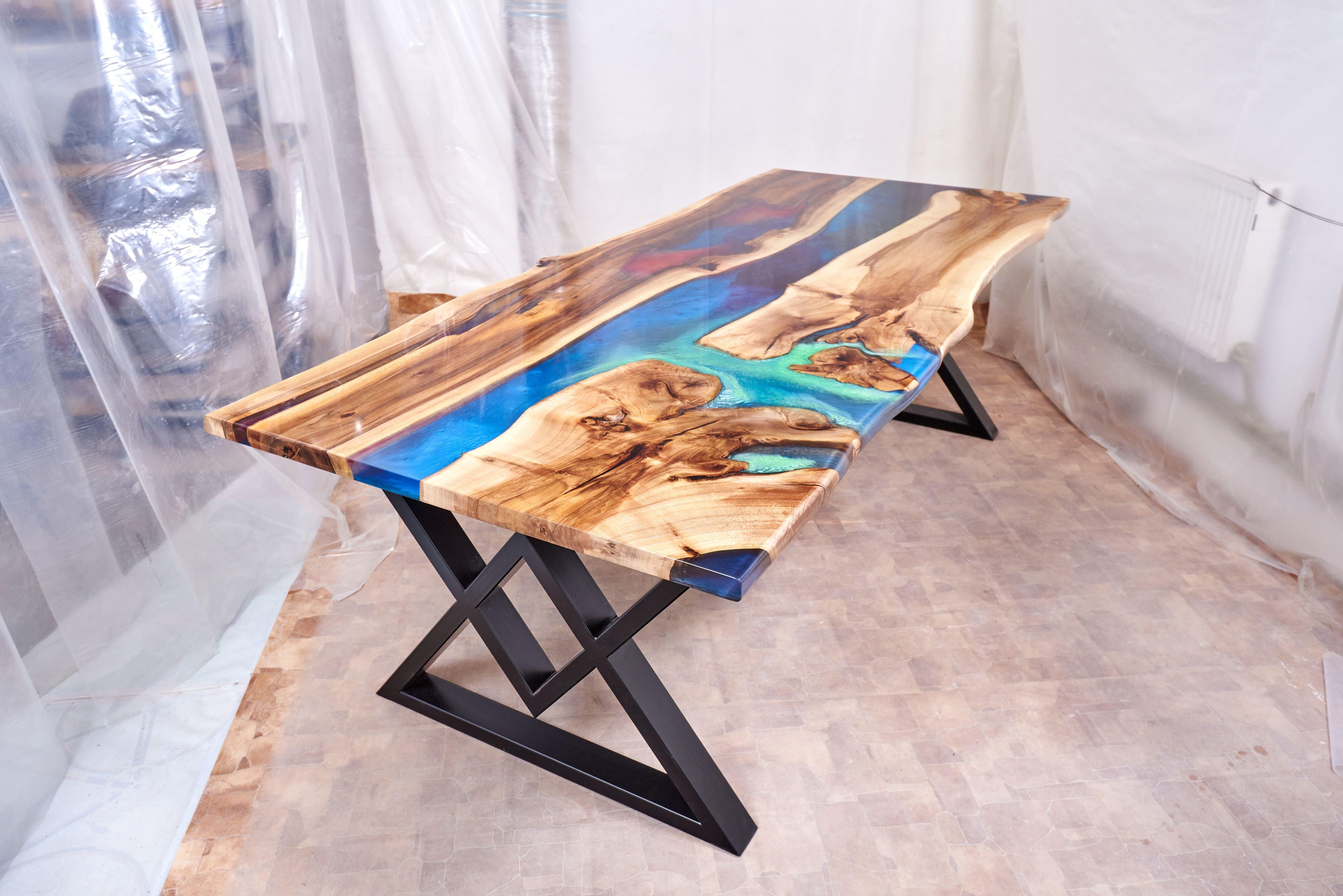 https://a.1stdibscdn.com/cirkle-of-life-live-edge-walnut-dining-table-for-sale-picture-10/f_87342/f_344660321685097130544/NIKON_D750_20200827_143107_master.jpg