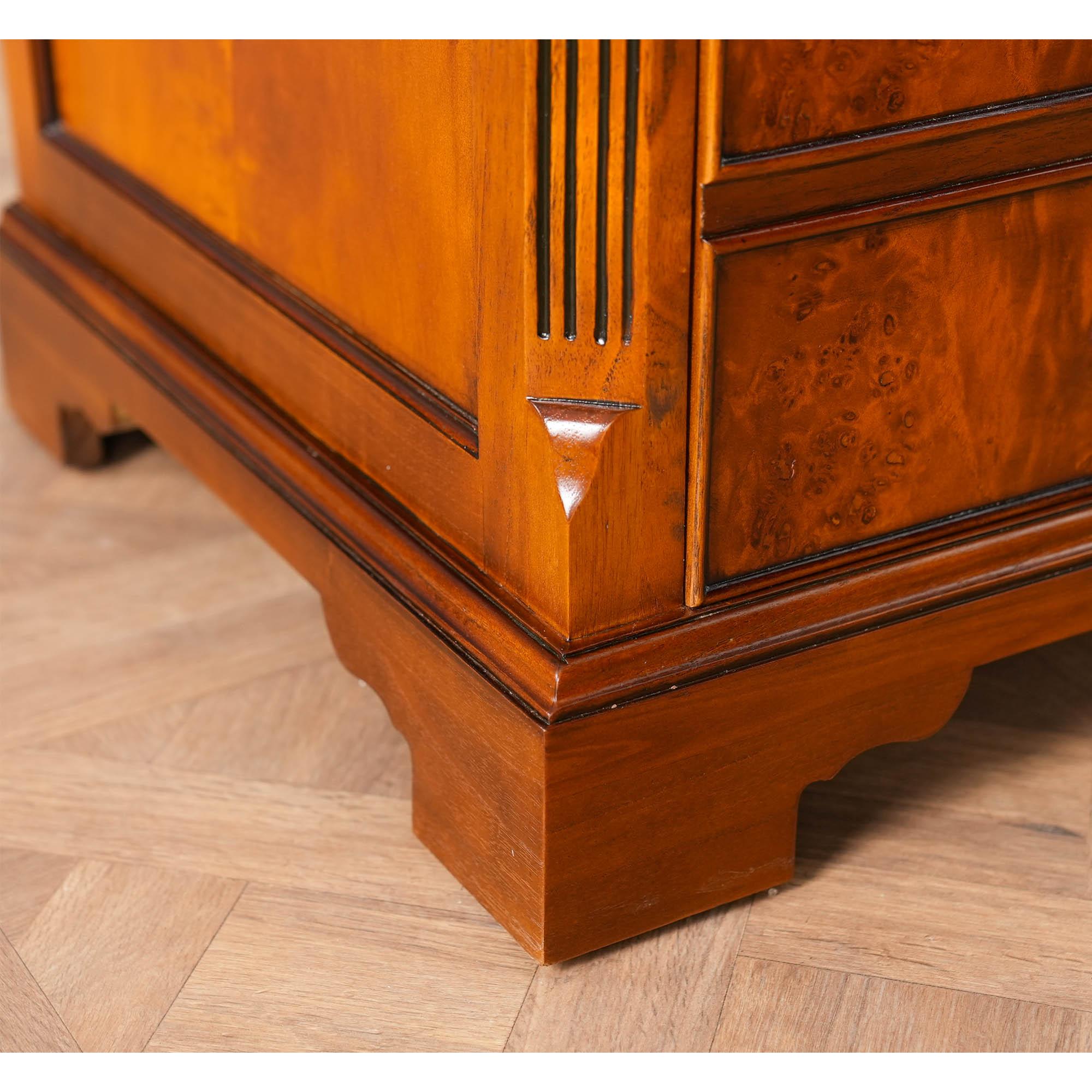 https://a.1stdibscdn.com/country-estate-four-drawer-file-tall-for-sale-picture-5/f_85472/f_362522621706123334599/NOF202_4_master.jpg