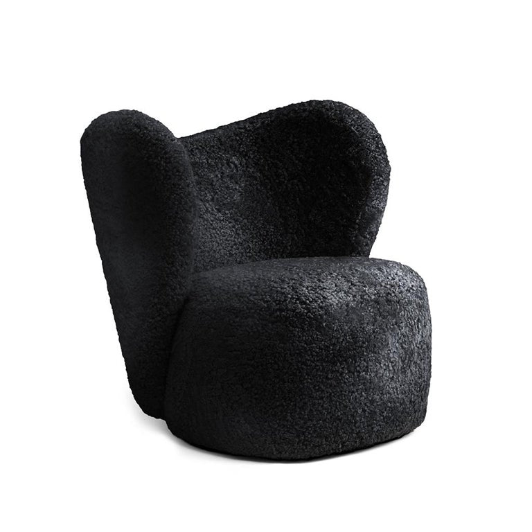 https://a.1stdibscdn.com/little-big-chair-swivel-armchair-in-sheepskin-moonlight-by-norr11-for-sale-picture-10/f_31233/f_334393721679568154933/NORR11Little_Big_Chair_Sheepskin_Swivel_Black_side_1__master.jpg?width=768