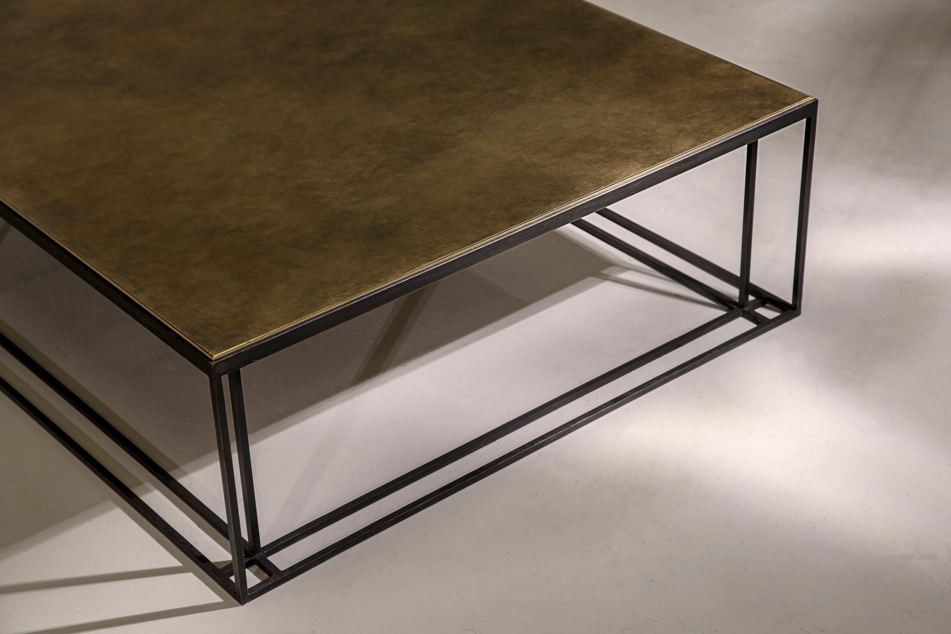 https://a.1stdibscdn.com/binate-coffee-table-extra-large-blackened-steel-frame-patinated-brass-top-for-sale-picture-5/f_25883/f_272126821645089609187/NOVOCASTRIAN_Brass_Binate_Large_11_master.jpg