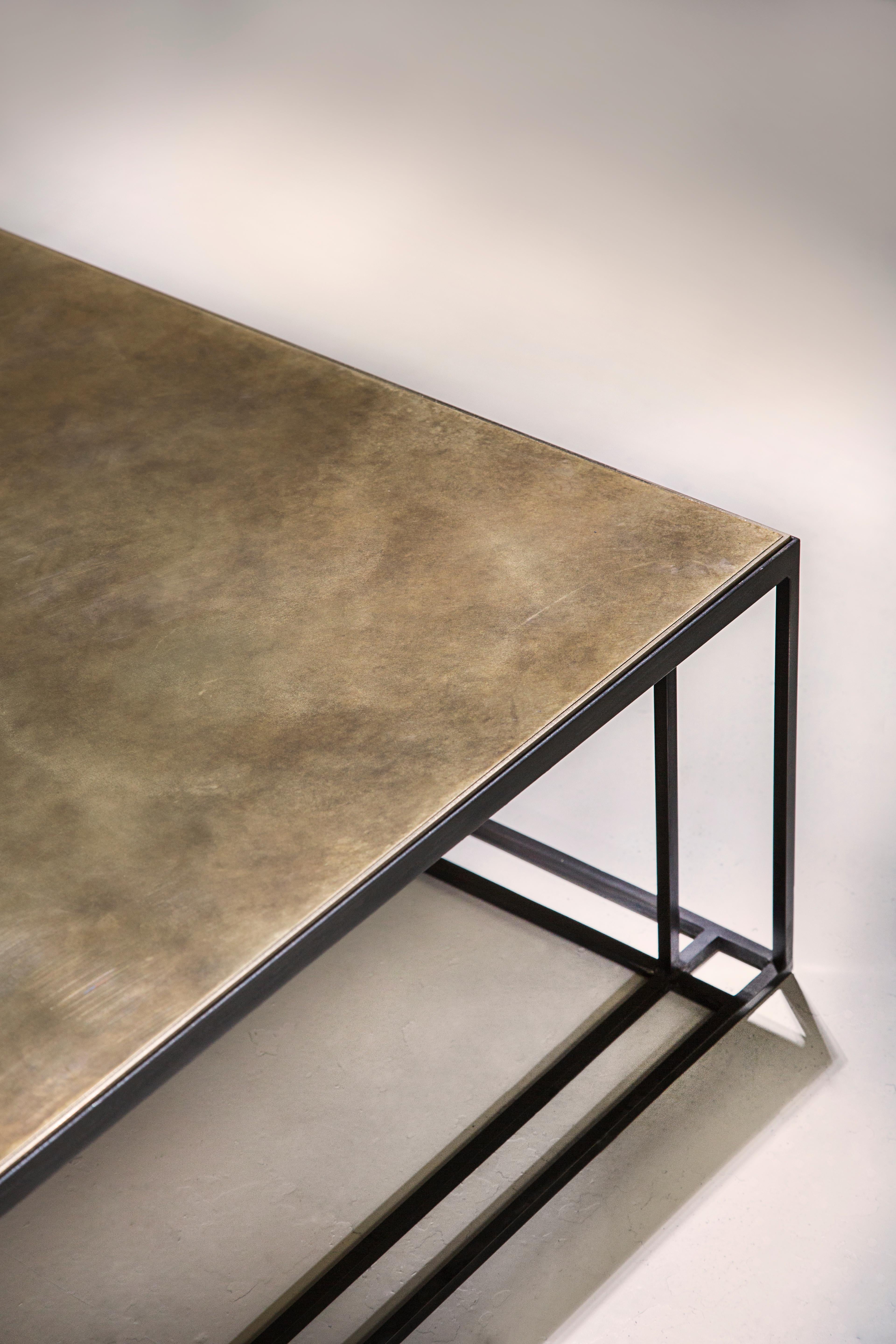 https://a.1stdibscdn.com/binate-coffee-table-extra-large-blackened-steel-frame-patinated-brass-top-for-sale-picture-6/f_25883/f_272126821645089515666/NOVOCASTRIAN_Brass_Binate_Large_12_master.jpg
