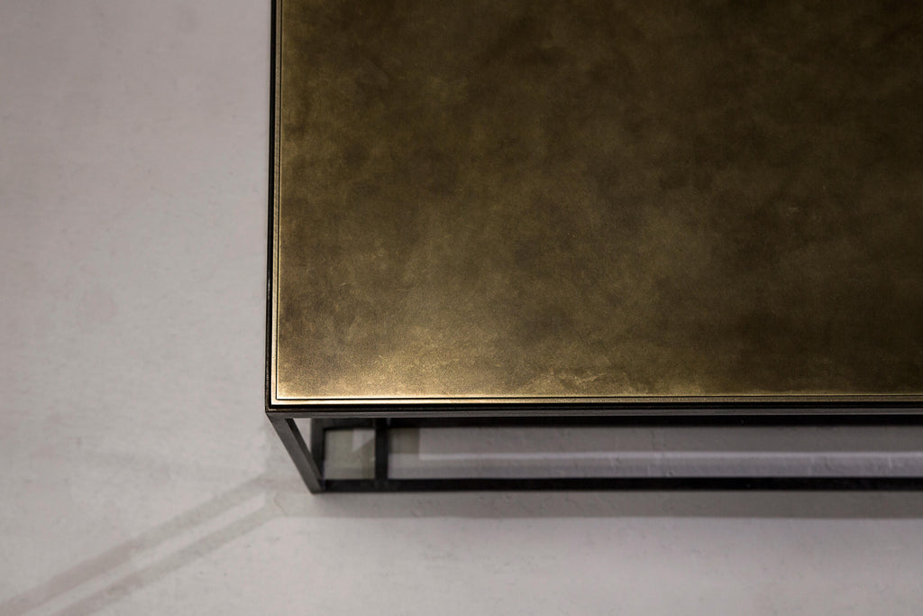 https://a.1stdibscdn.com/binate-coffee-table-extra-large-blackened-steel-frame-patinated-brass-top-for-sale-picture-7/f_25883/f_272126821645089604746/NOVOCASTRIAN_Brass_Binate_Large_13_master.jpg