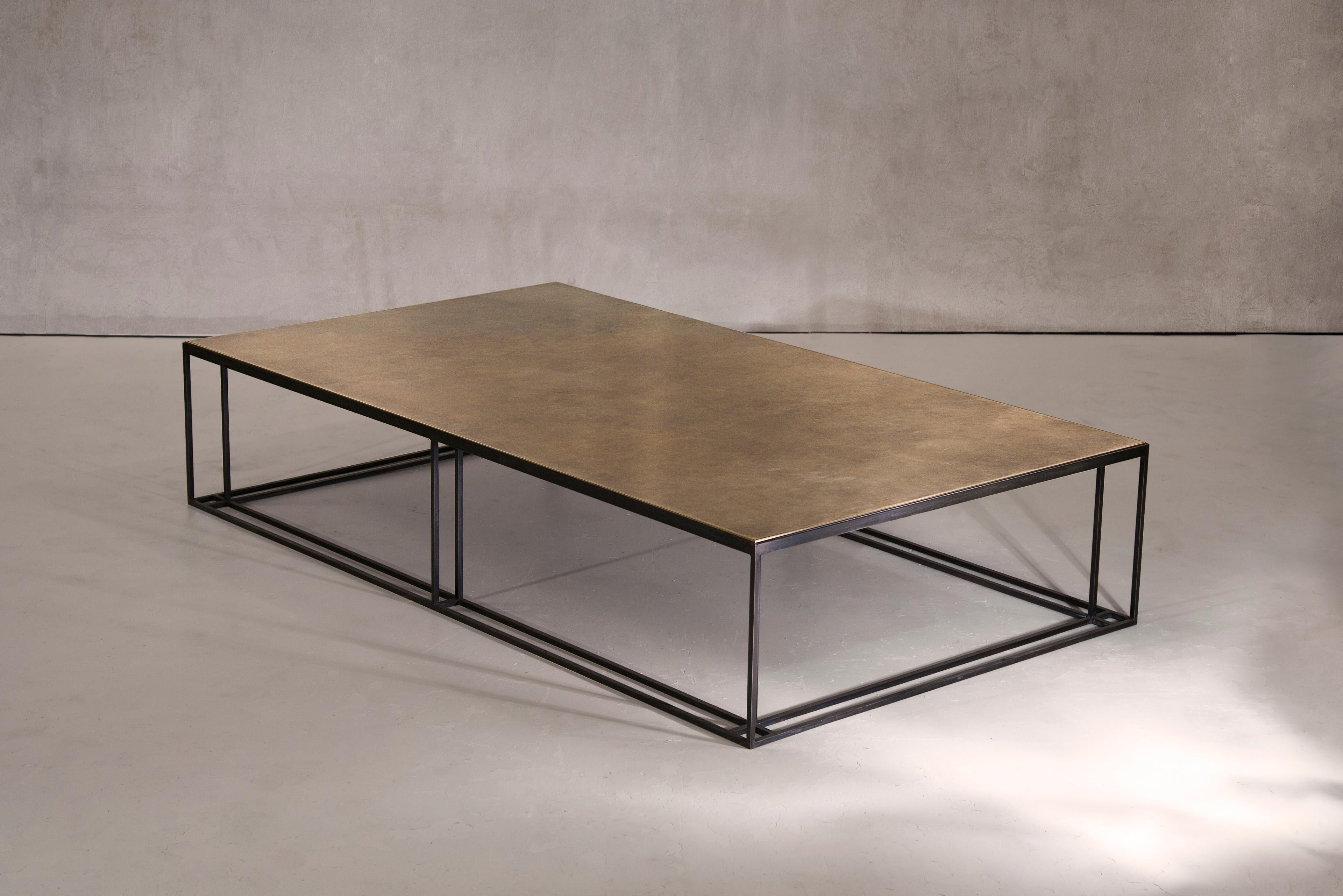 https://a.1stdibscdn.com/binate-coffee-table-extra-large-blackened-steel-frame-patinated-brass-top-for-sale-picture-2/f_25883/f_272126821645089892999/NOVOCASTRIAN_Brass_Binate_Large_master.jpg