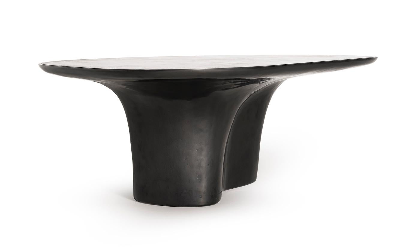 https://a.1stdibscdn.com/nr-21st-century-european-black-circular-custom-made-contemporary-dining-table-for-sale-picture-3/f_55762/f_224522921613663148179/NR_Dining_Table_4_1_cr_master.jpg