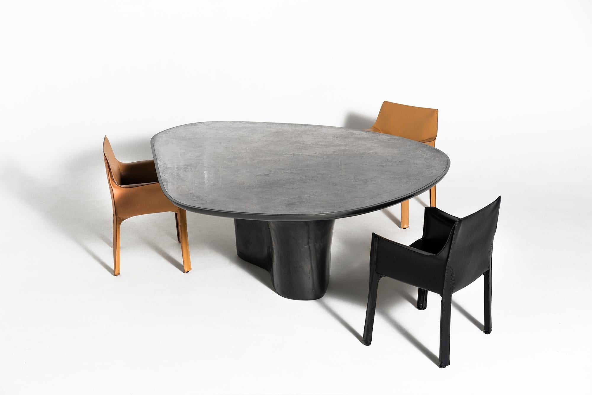 https://a.1stdibscdn.com/nr-21st-century-european-black-circular-custom-made-contemporary-dining-table-for-sale-picture-6/f_55762/f_224522921613380321574/NR_Dining_Table_5_1_master.jpg
