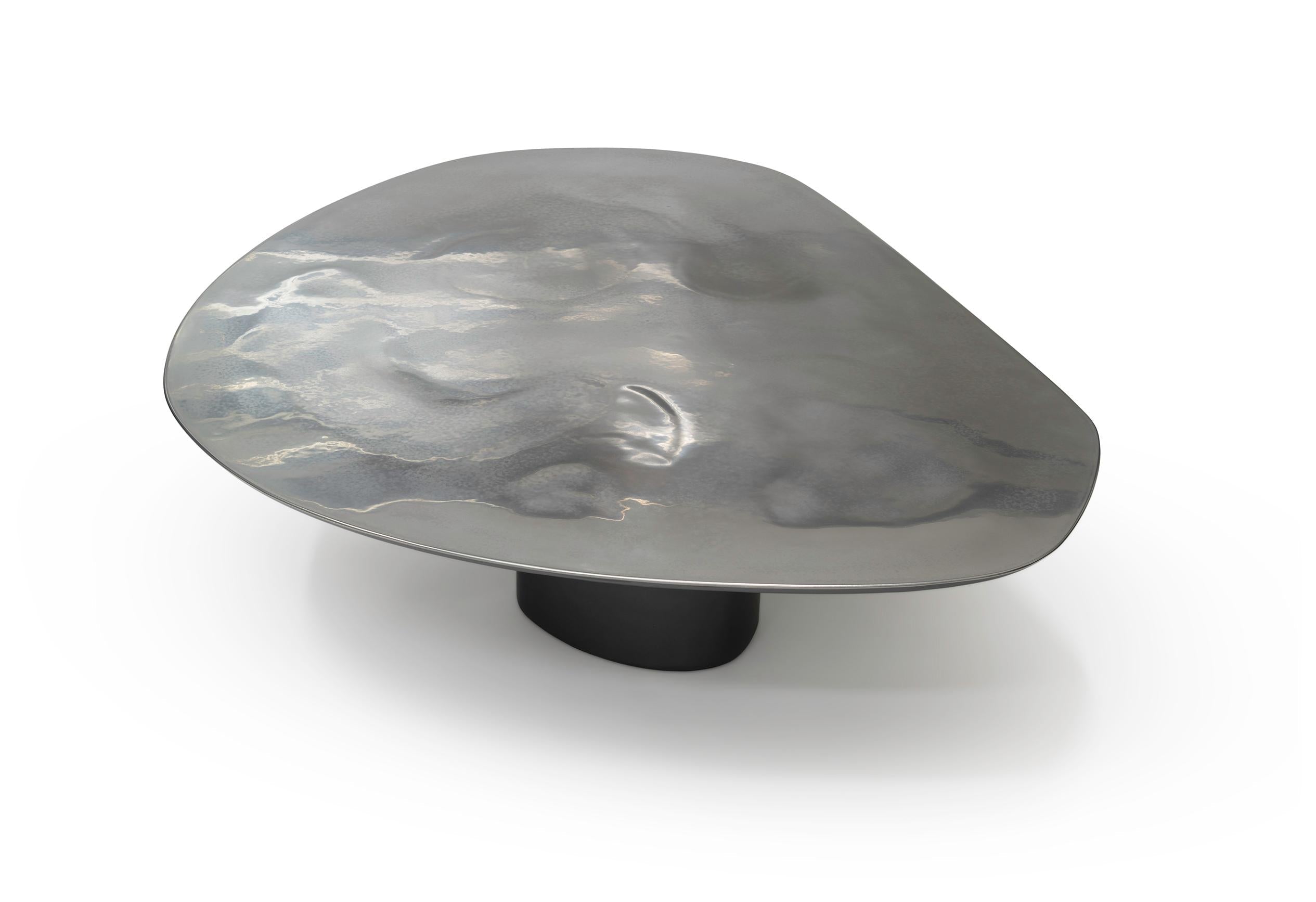 https://a.1stdibscdn.com/nr-low-21st-century-modern-sculptural-circular-silver-black-coffee-table-for-sale-picture-3/f_55762/1613998091235/NR_low_table_1_of_1_6_master.jpg
