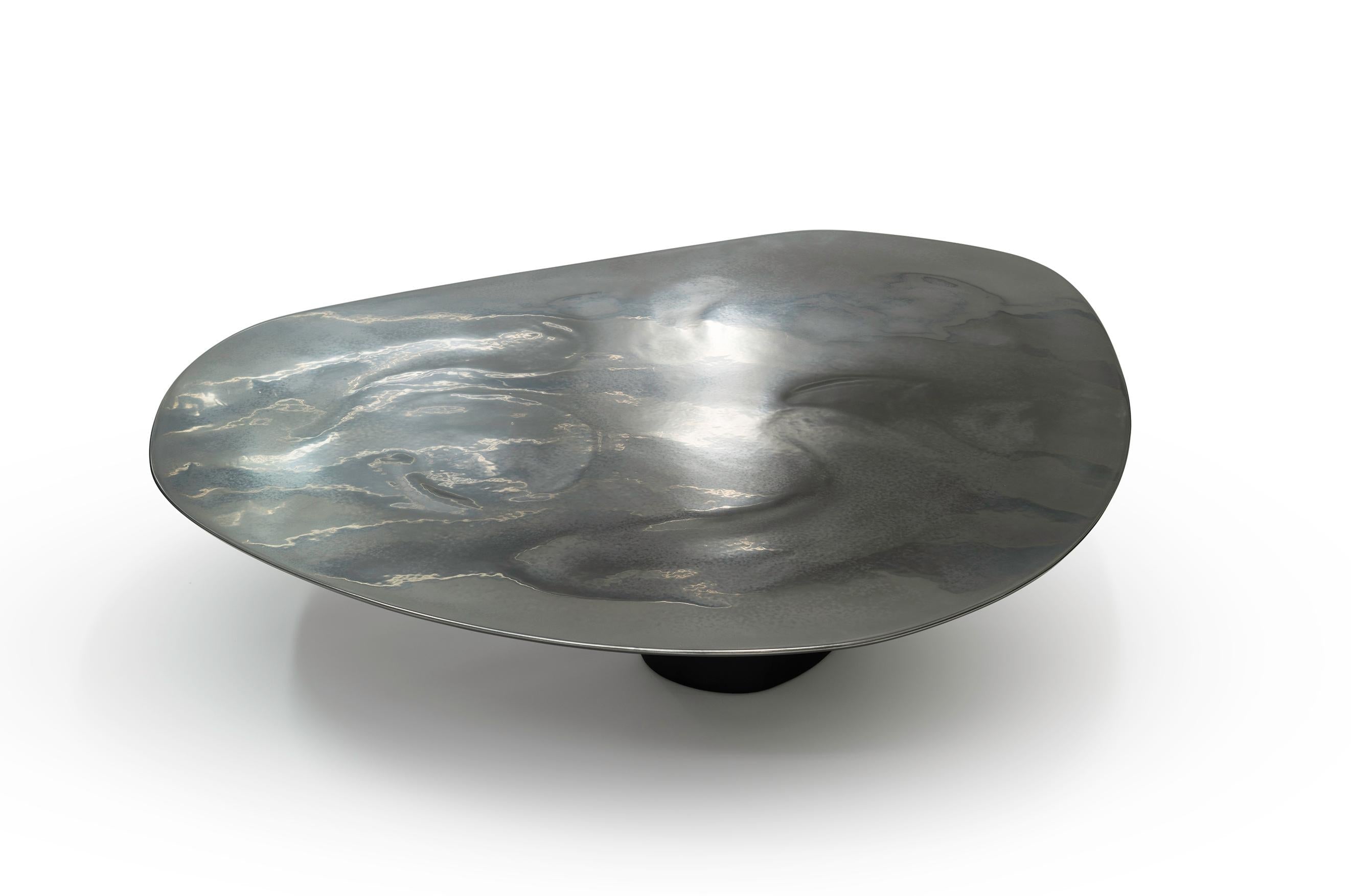 https://a.1stdibscdn.com/nr-low-21st-century-modern-sculptural-circular-silver-black-coffee-table-for-sale-picture-4/f_55762/1613998093101/NR_low_table_1_of_1_7_master.jpg