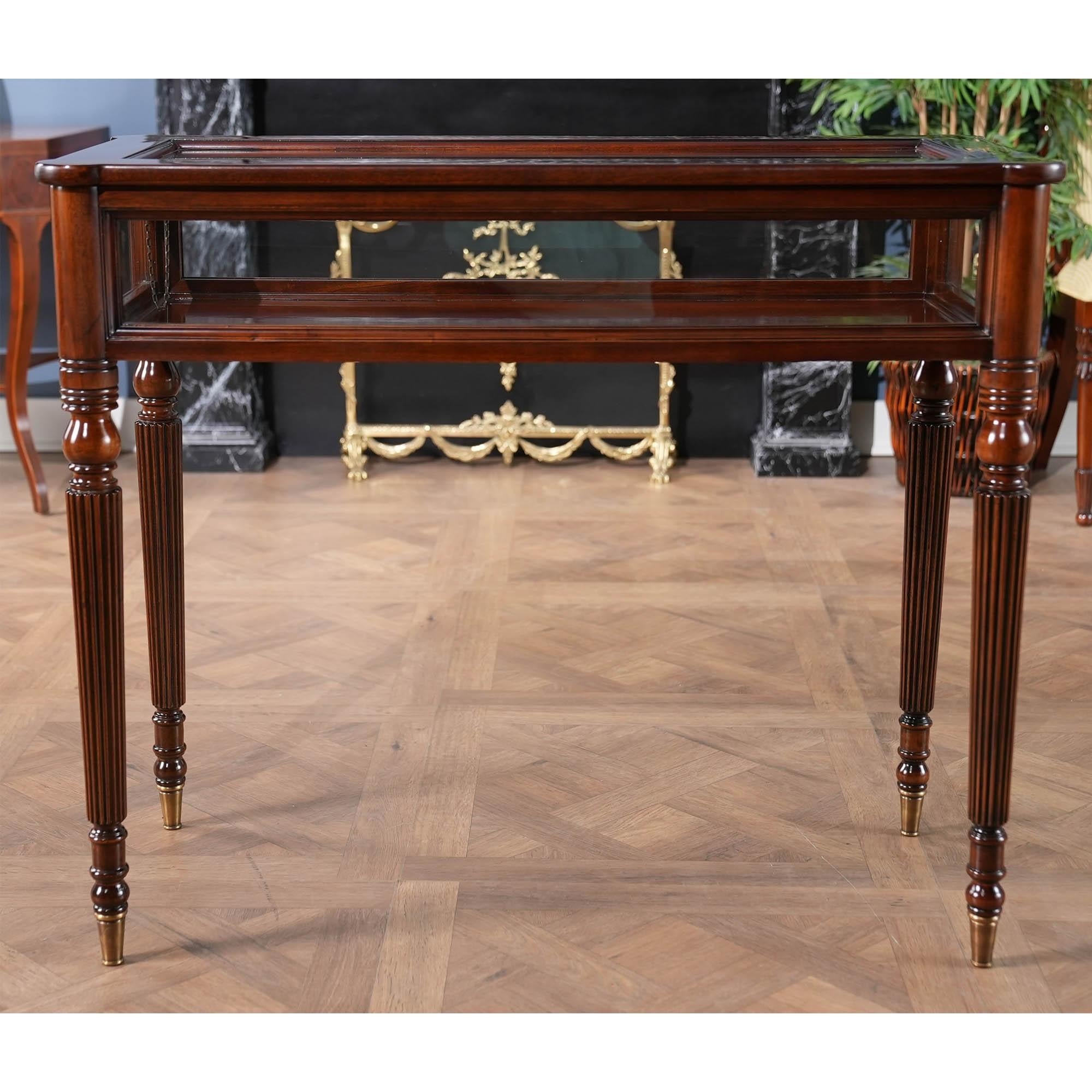 https://a.1stdibscdn.com/sheraton-showcase-for-sale-picture-4/f_85472/f_352399821740512776314/NSI201_1_master.jpg